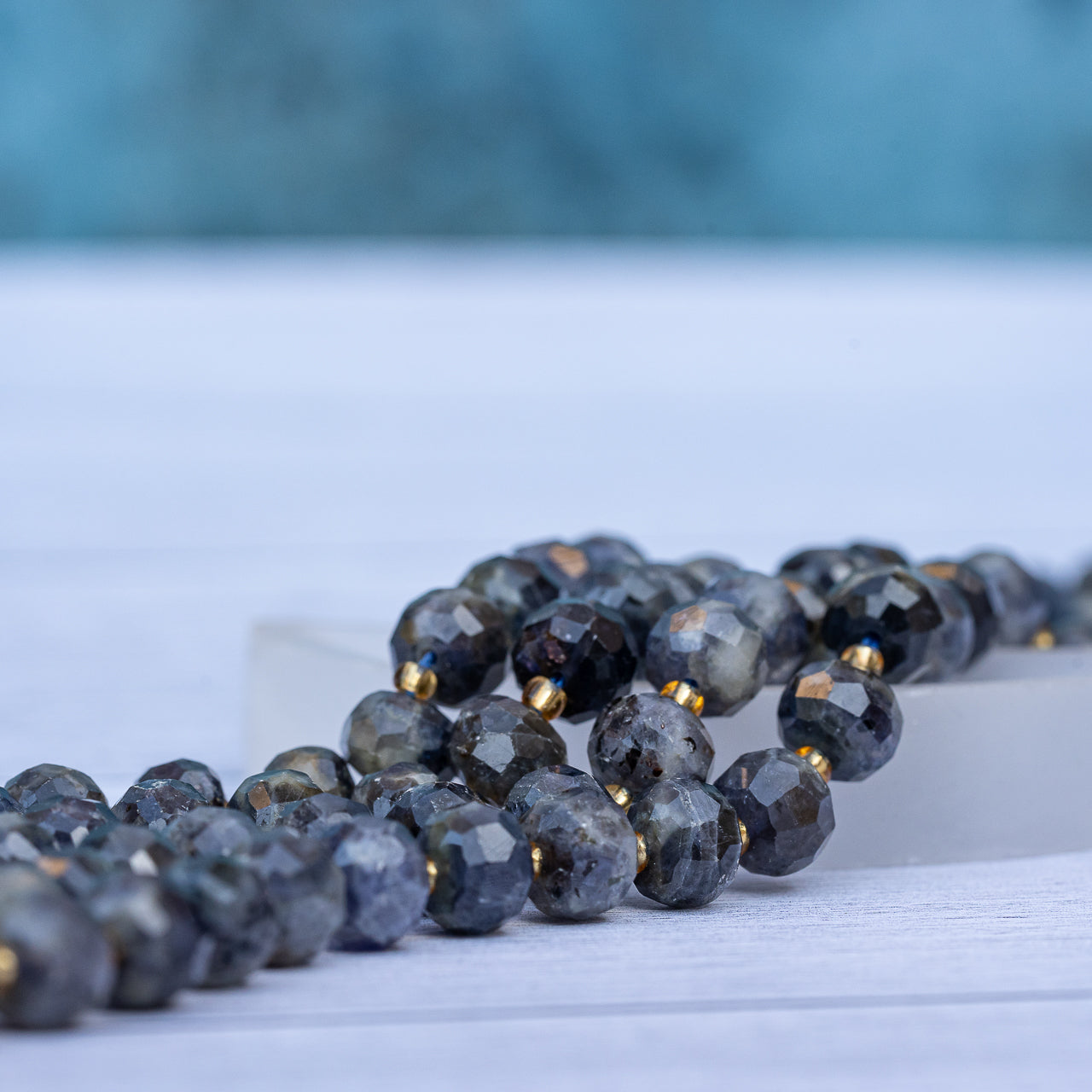 Perles rondelles facettes de Iolite de 7 x 5 mm ( rang de env 47 perles )