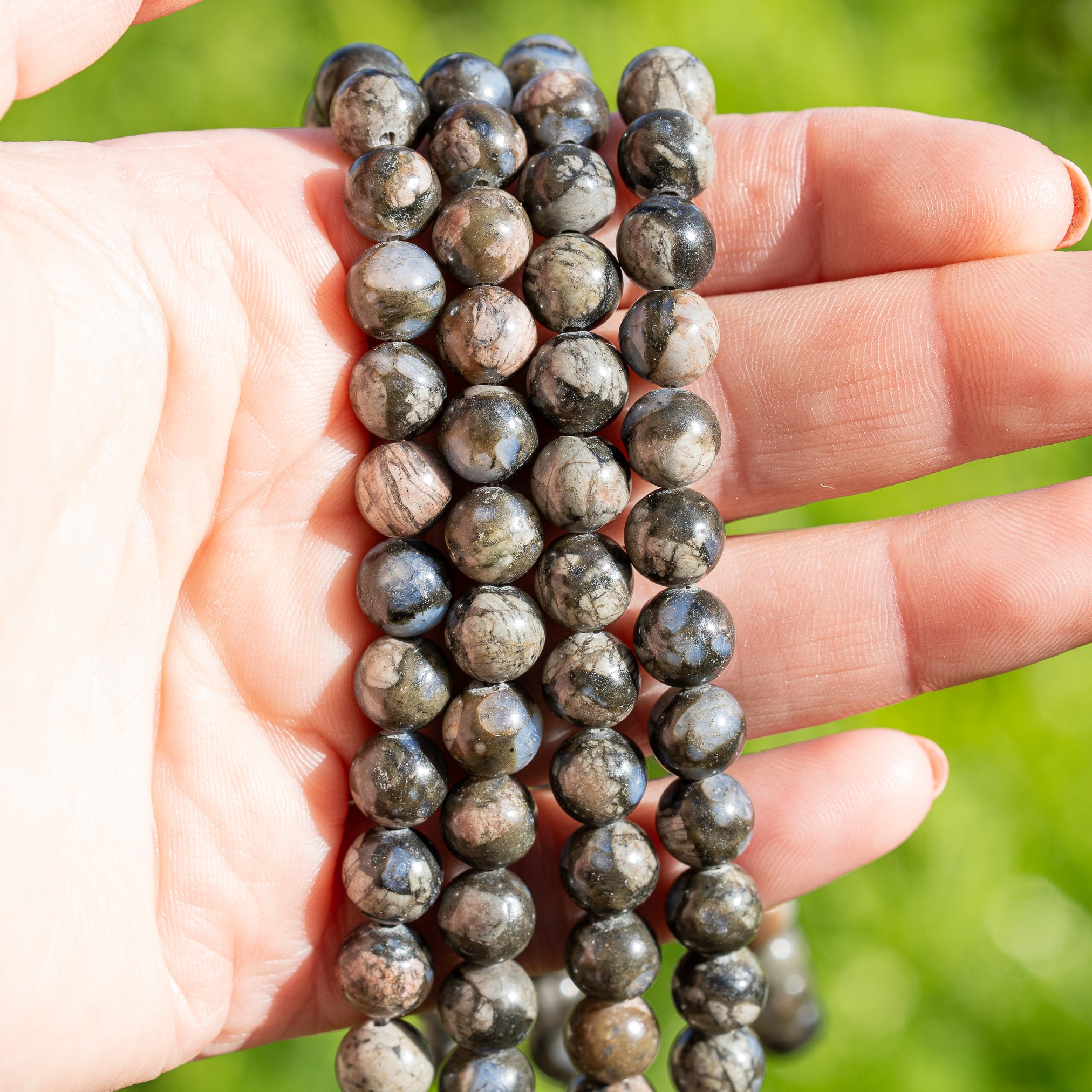 Perles rondes lisses de Glaucophane de 8 mm ( rang de env 46 perles )