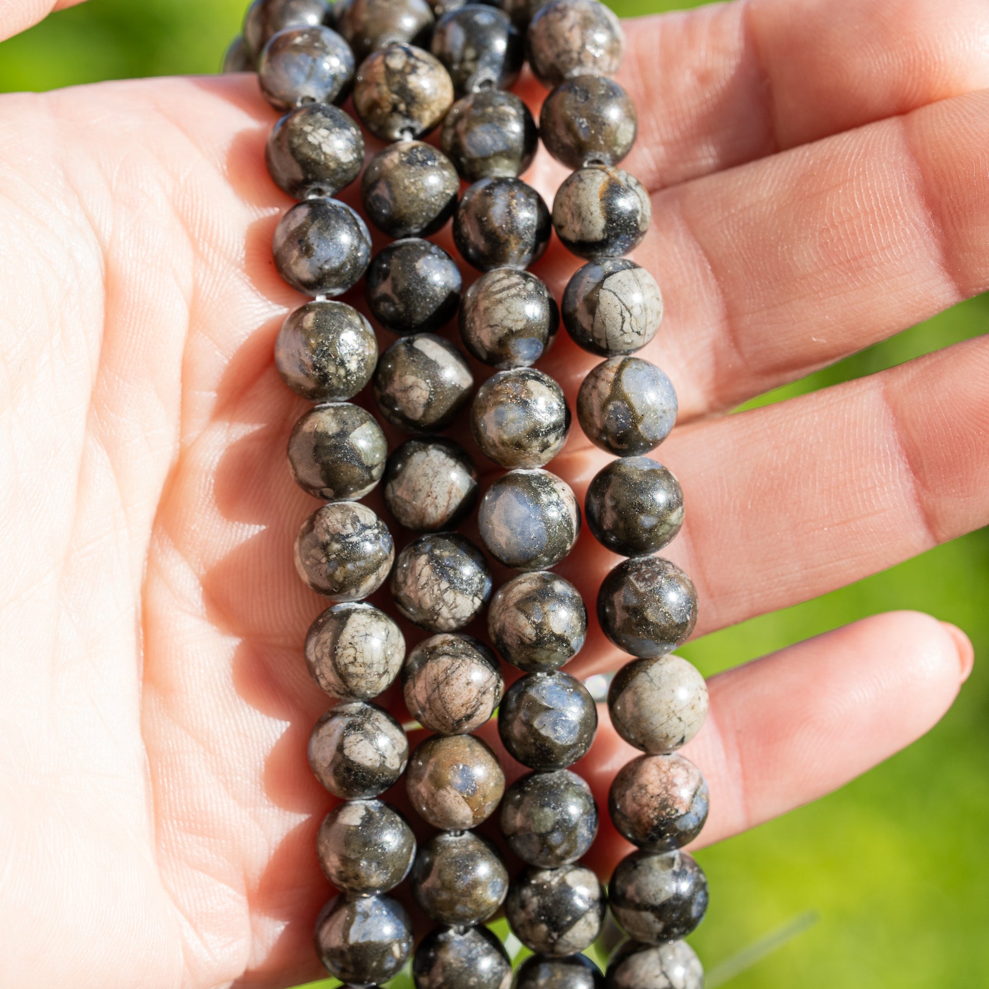 Perles rondes lisses de Glaucophane de 8 mm ( rang de env 46 perles )