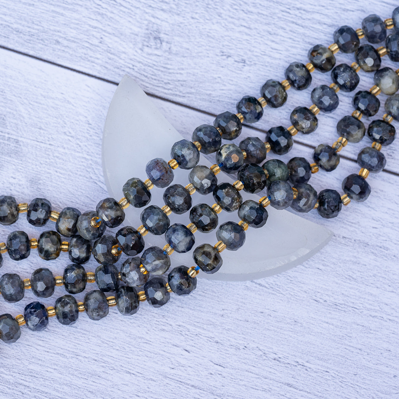 Perles rondelles facettes de Iolite de 7 x 5 mm ( rang de env 47 perles )