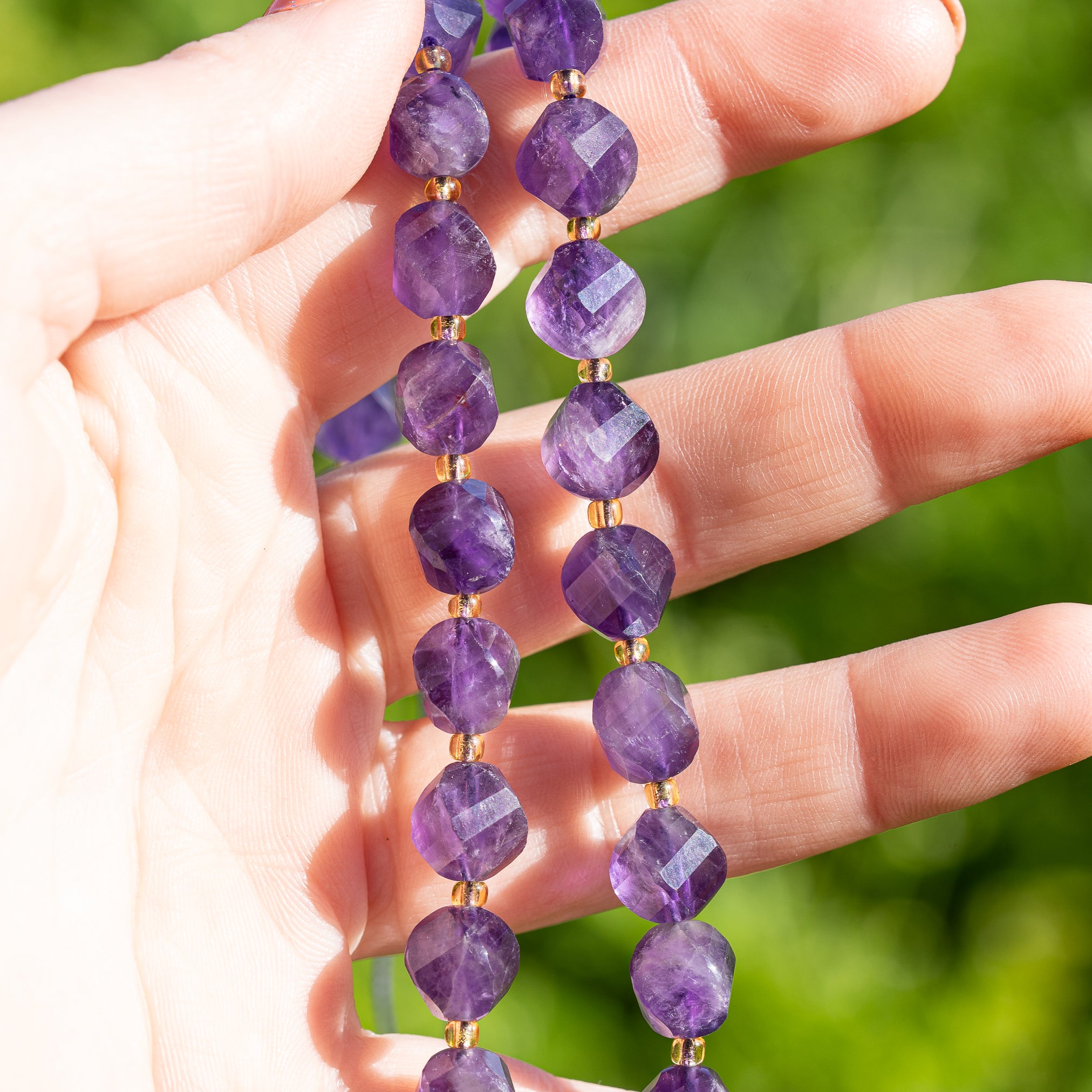 Perles rondes torsadées facettes en Améthyste de 10 mm ( lot de 2 perles )