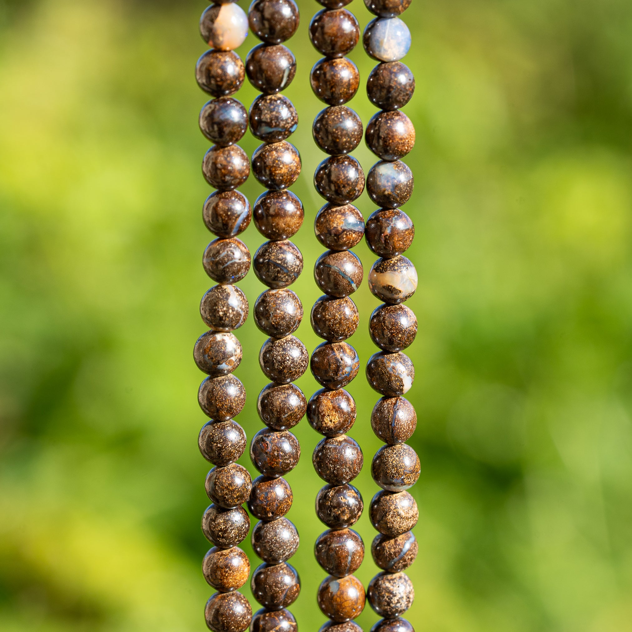 Perles rondes lisses en Opale boulder de 4,5/5,5 mm ( 1/2 rang de env 36 perles )