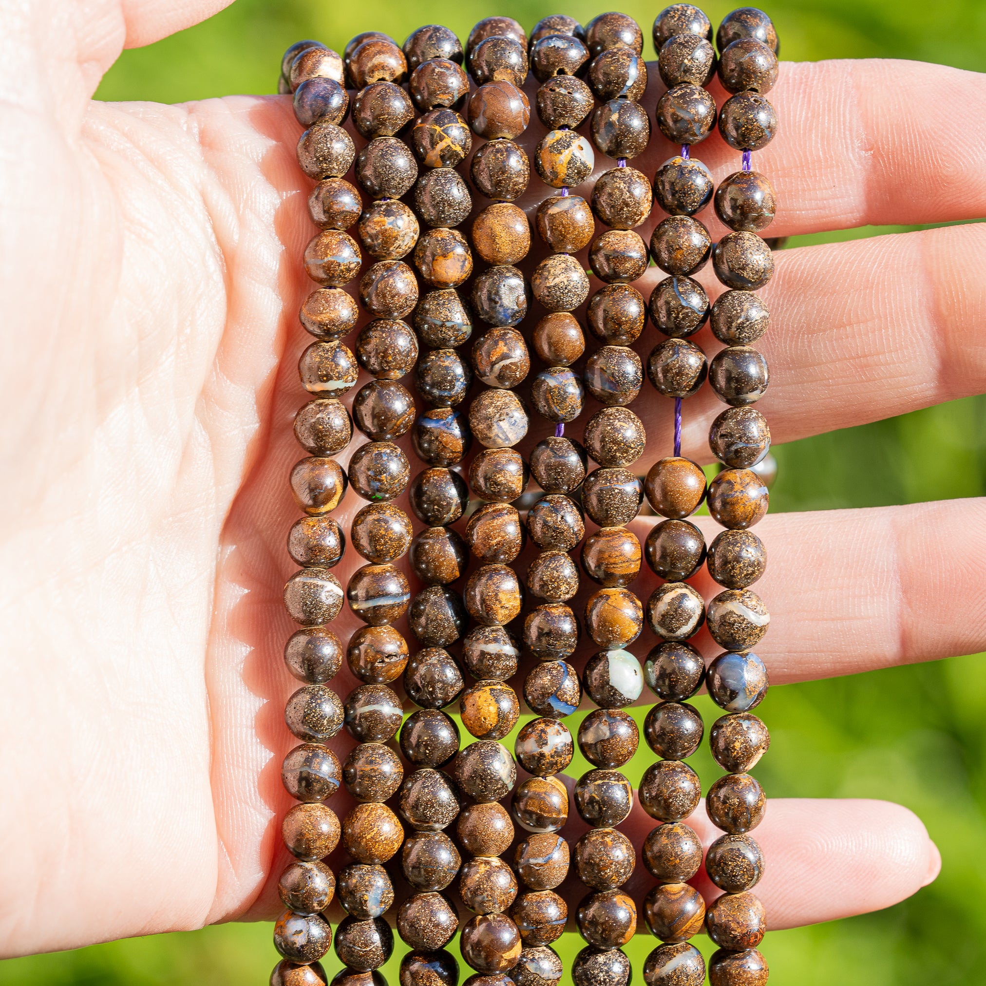 Perles rondes lisses en Opale boulder de 4,5/5,5 mm ( 1/2 rang de env 36 perles )