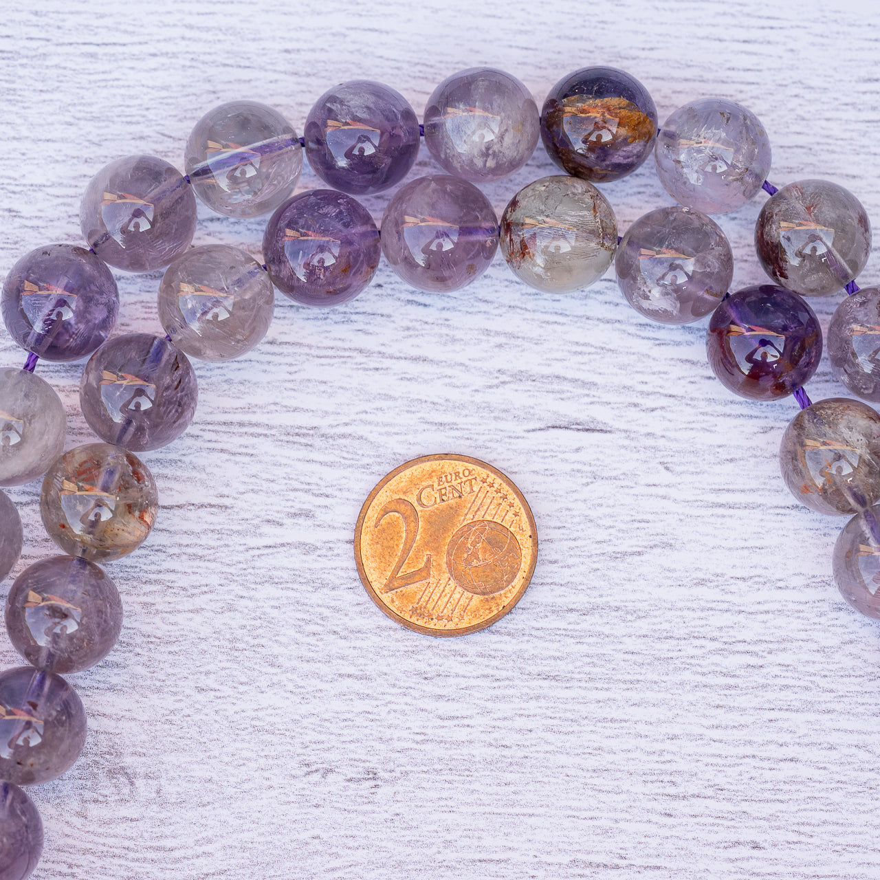 Perles rondes lisses en Améthyste à inclusions de 12 mm ( 1/2 rang de env 17 perles )