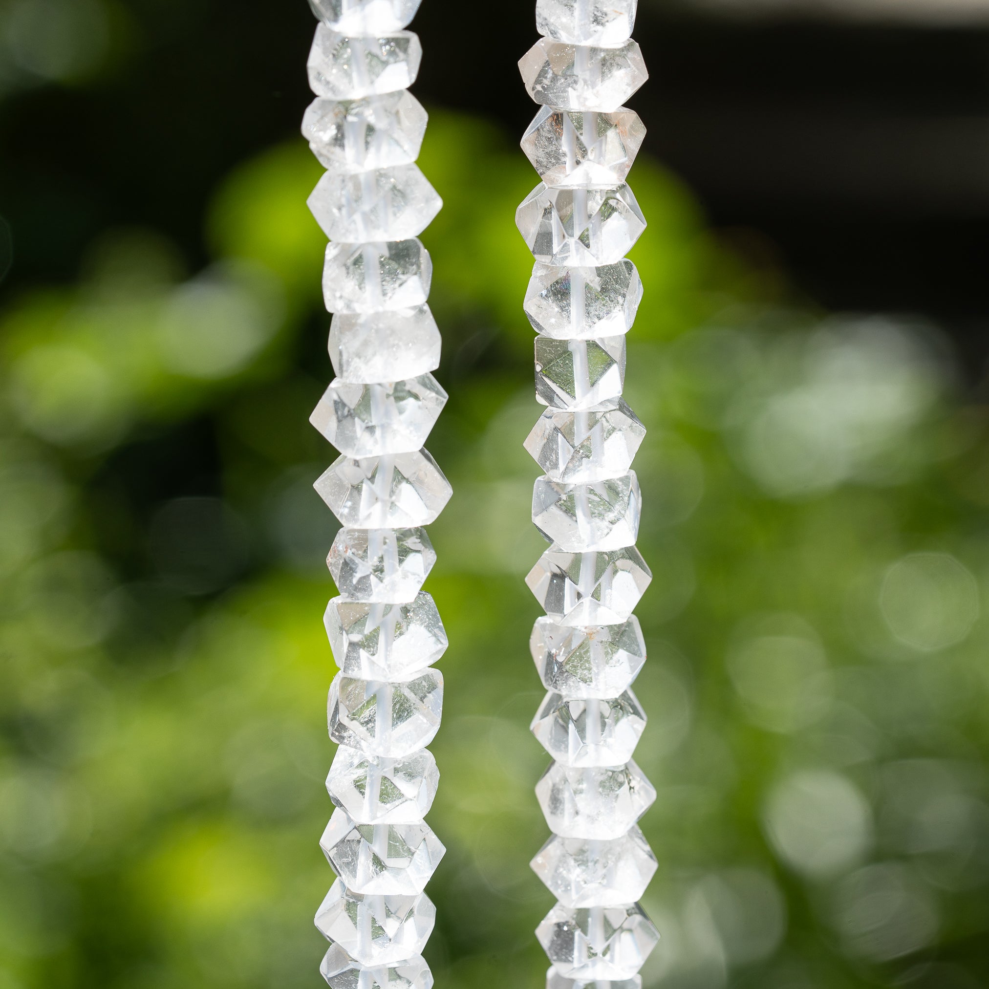 Perles pépites rondelles facettes de cristal de roche de env 9/10 mm ( lot de 4 perles )