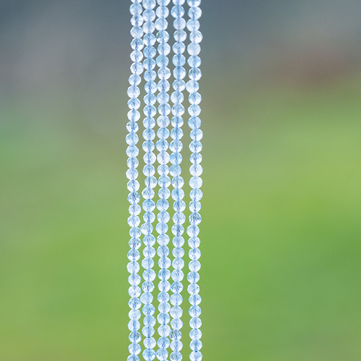 Perles rondes facettes en Aigue-marine de 3 mm ( rang de env 128 perles )