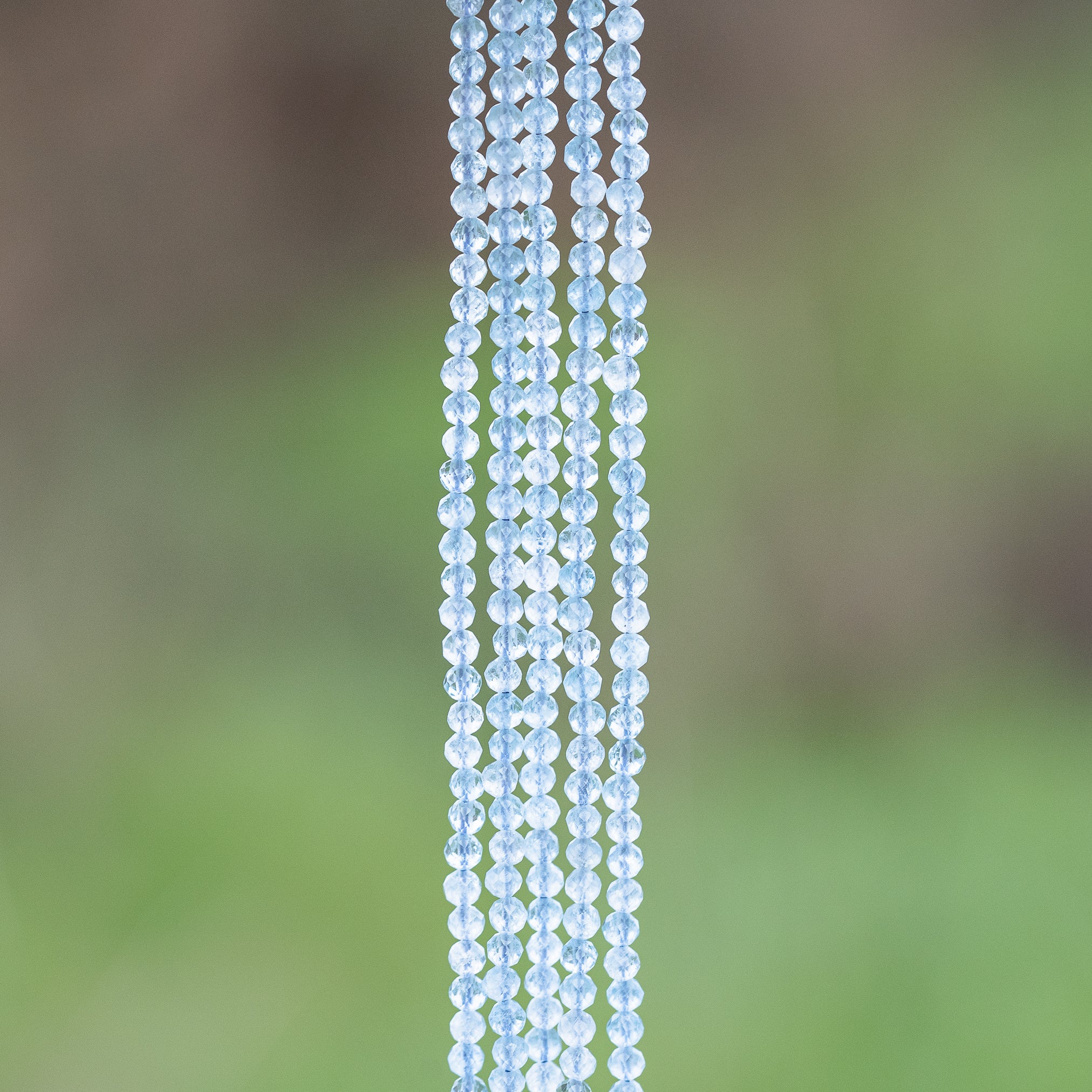 Perles rondes facettes en Aigue-marine de 3 mm ( rang de env 128 perles )