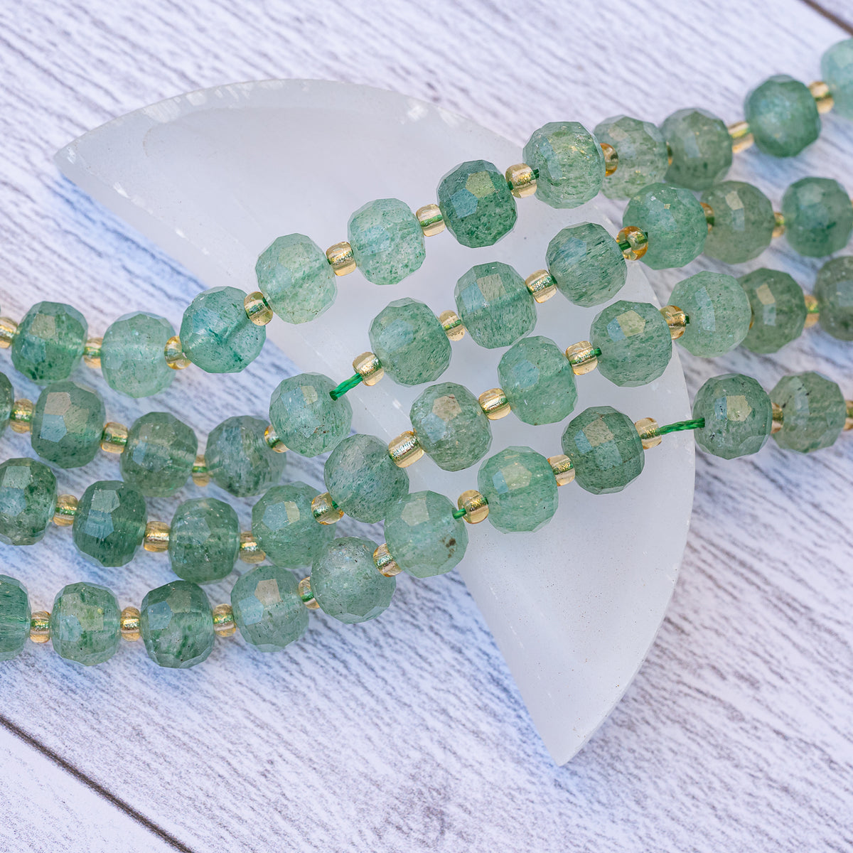 Perles rondelles facettes en Aventurine verte de 8 x 5 mm ( 1/2 rang de env 23 perles )
