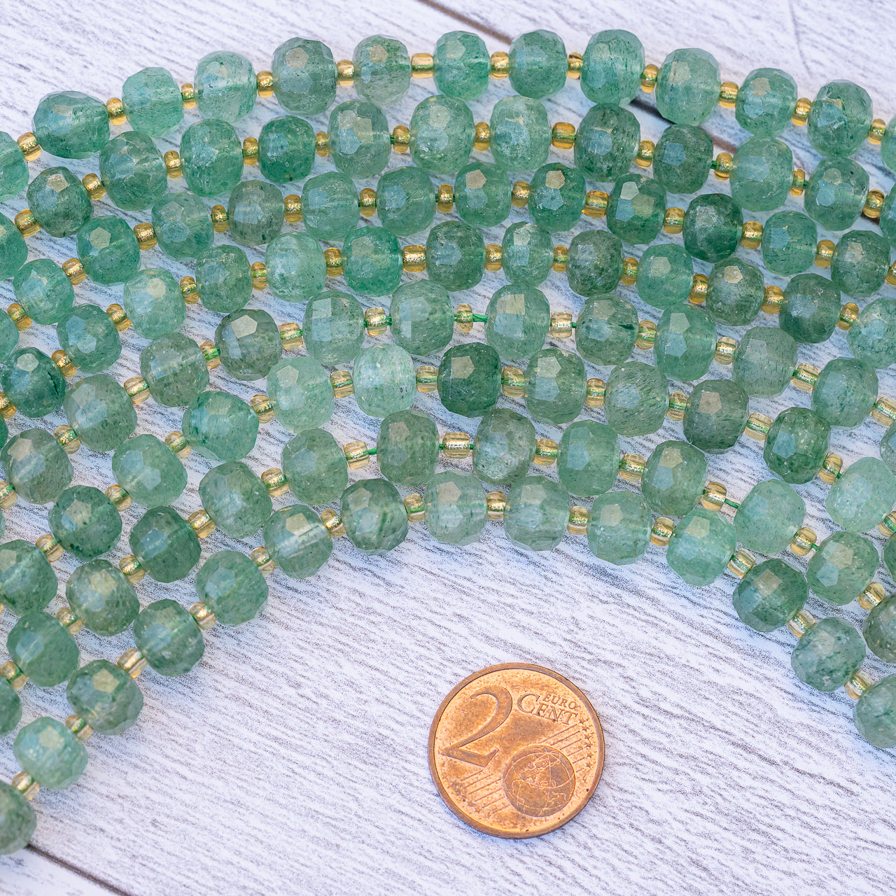 Perles rondelles facettes en Aventurine verte de 8 x 5 mm ( 1/2 rang de env 23 perles )