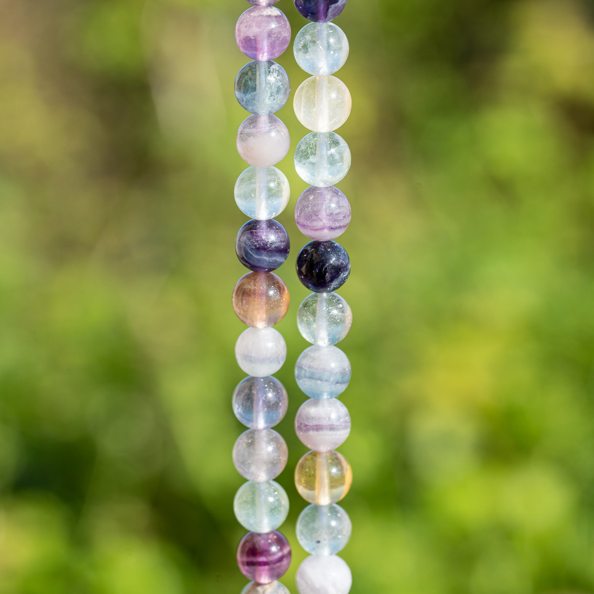 Perles rondes lisses de Fluorite multicolore de 7,5 mm ( rang de env 52 perles )