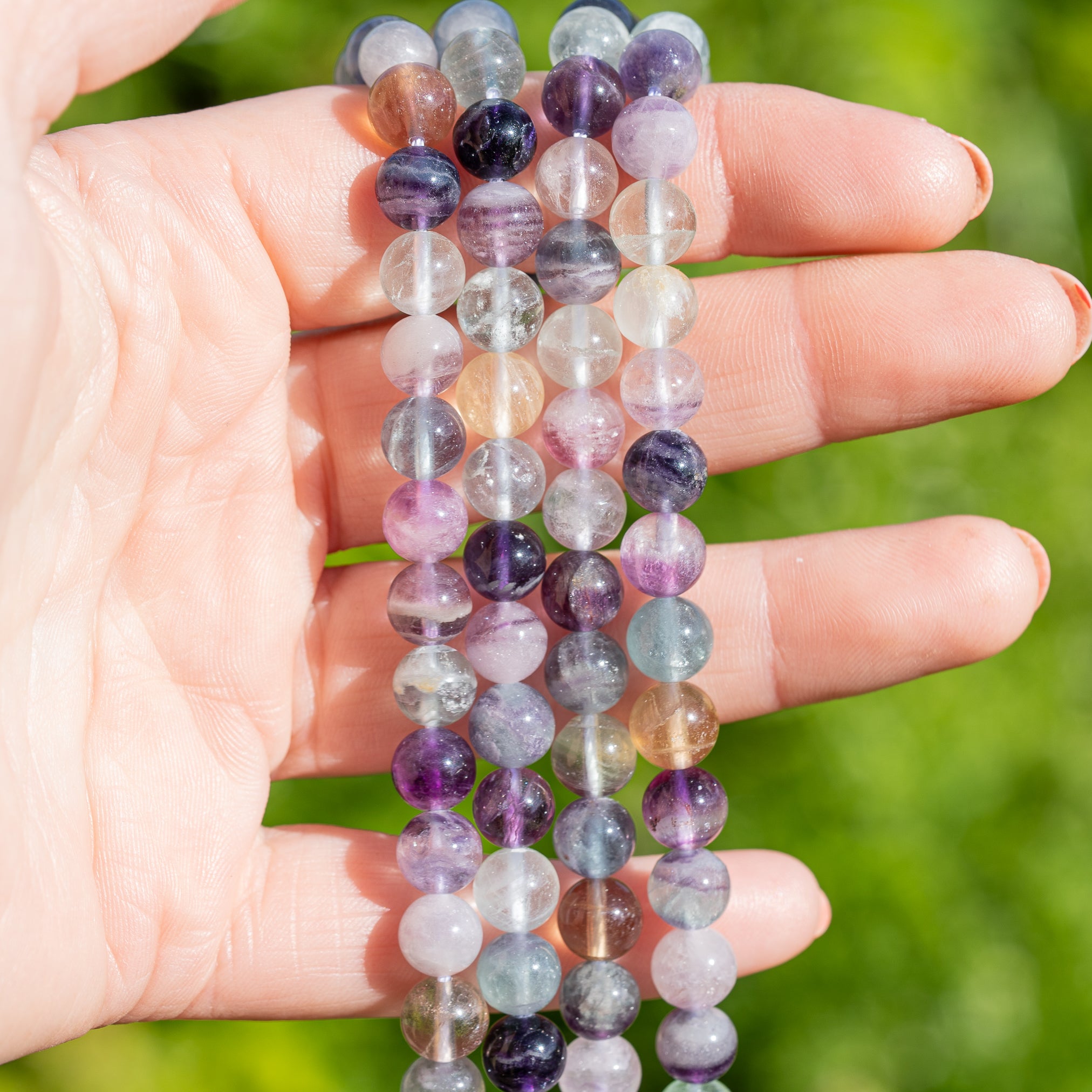 Perles rondes lisses de Fluorite multicolore de 7,5 mm ( rang de env 52 perles )