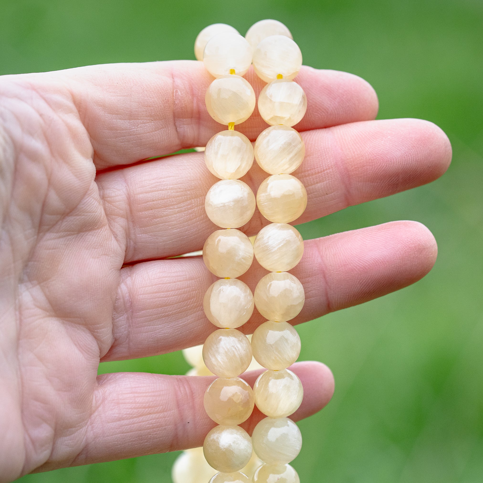 Perles rondes lisses de Calcite miel de 10 mm ( lot de 10 perles )