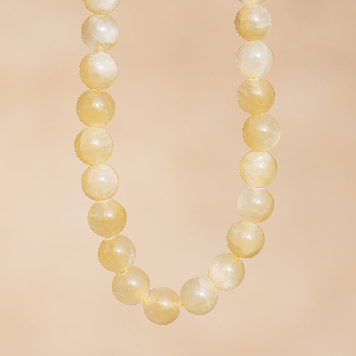 Perles rondes lisses de Calcite miel de 10 mm ( lot de 10 perles )