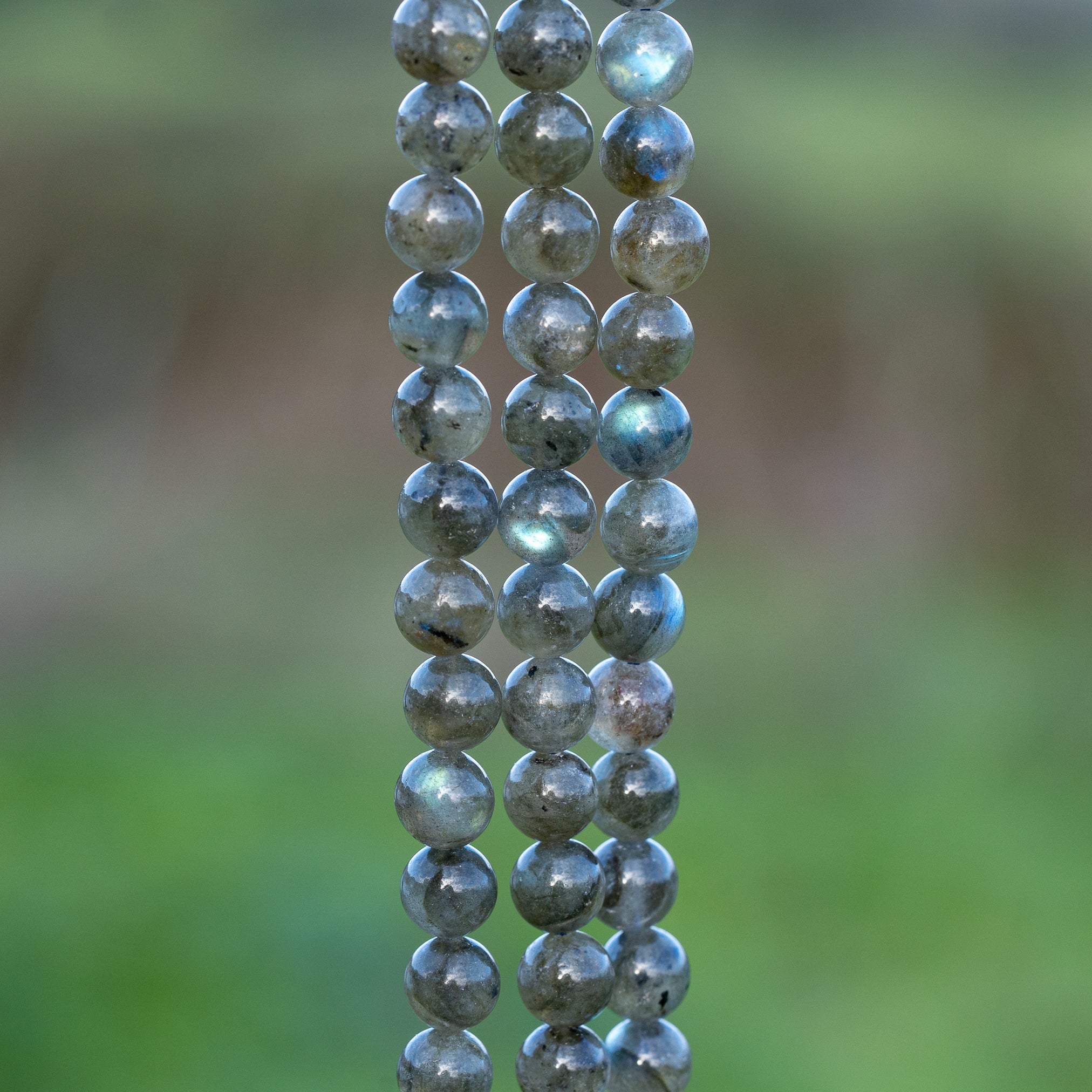 Perles rondes lisses de Labradorite de 8,5 mm ( 1/2 rang de env 23 perles )