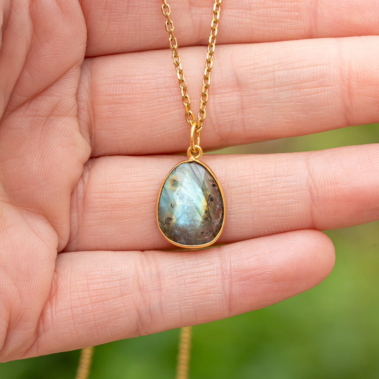 Les pendentifs " Nidhih " en Labradorite et argent 925 plaqué or ou argent 925
