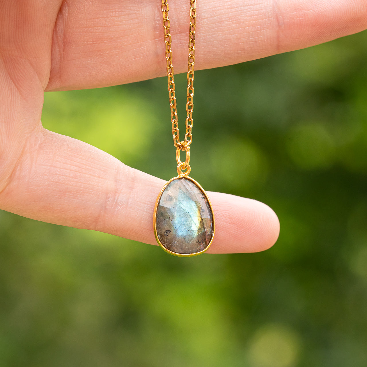 Les pendentifs " Nidhih " en Labradorite et argent 925 plaqué or ou argent 925