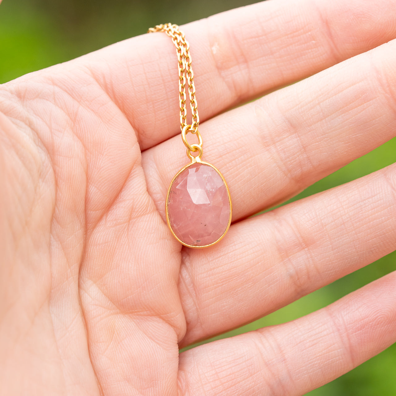 Les pendentifs " Nidhih " en Quartz rose et argent 925 plaqué or