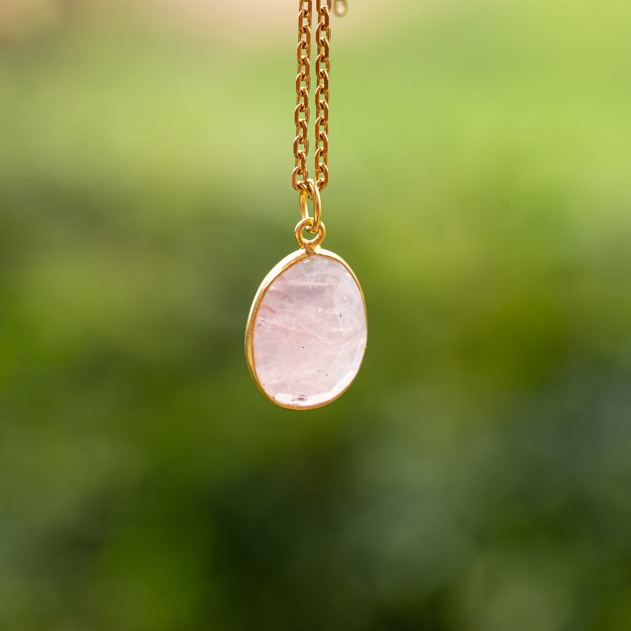 Les pendentifs " Nidhih " en Quartz rose et argent 925 plaqué or