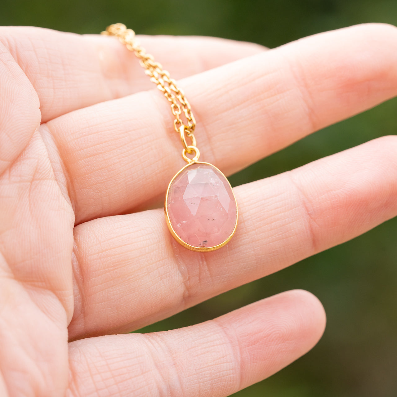 Les pendentifs " Nidhih " en Quartz rose et argent 925 plaqué or