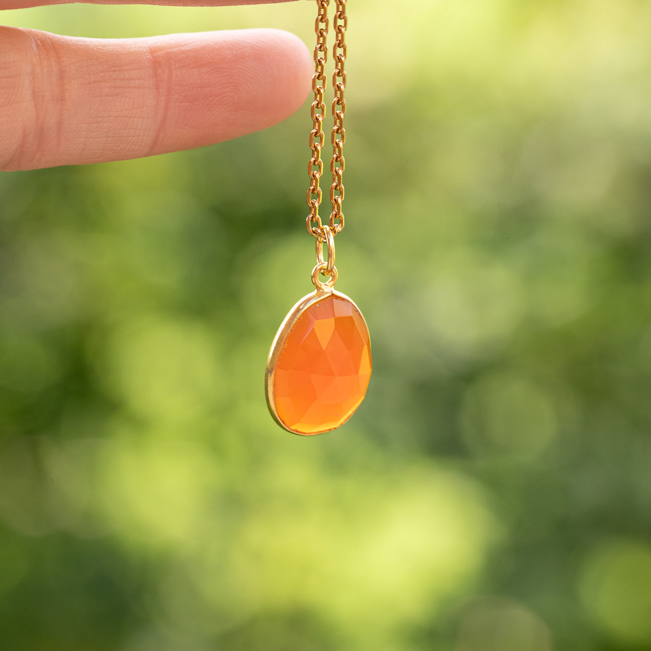 Les pendentifs " Nidhih " en Cornaline et argent 925 plaqué or