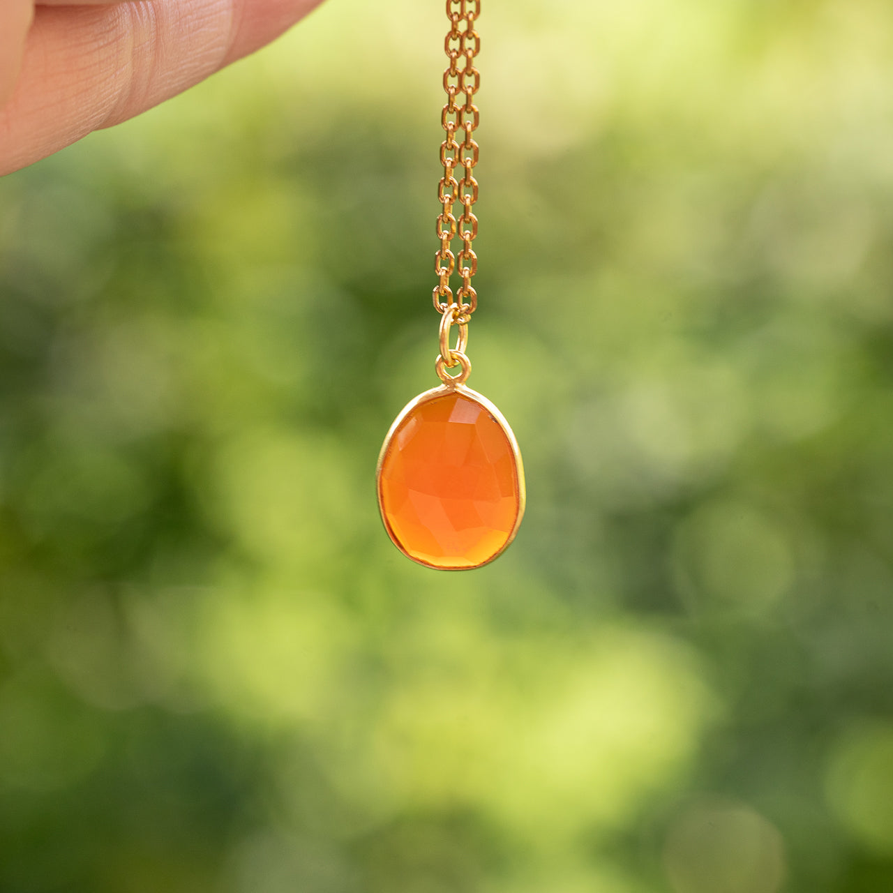 Les pendentifs " Nidhih " en Cornaline et argent 925 plaqué or
