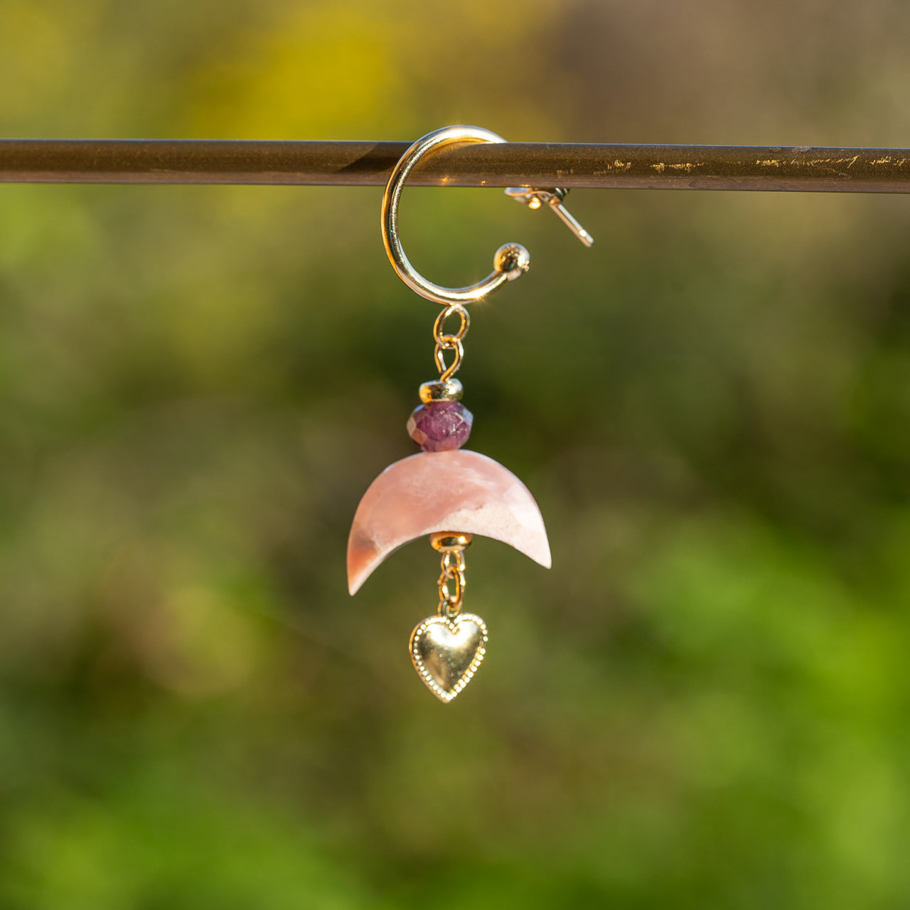 Les " Nidhih " lunes en Opale rose de env 17 mm ( à l&