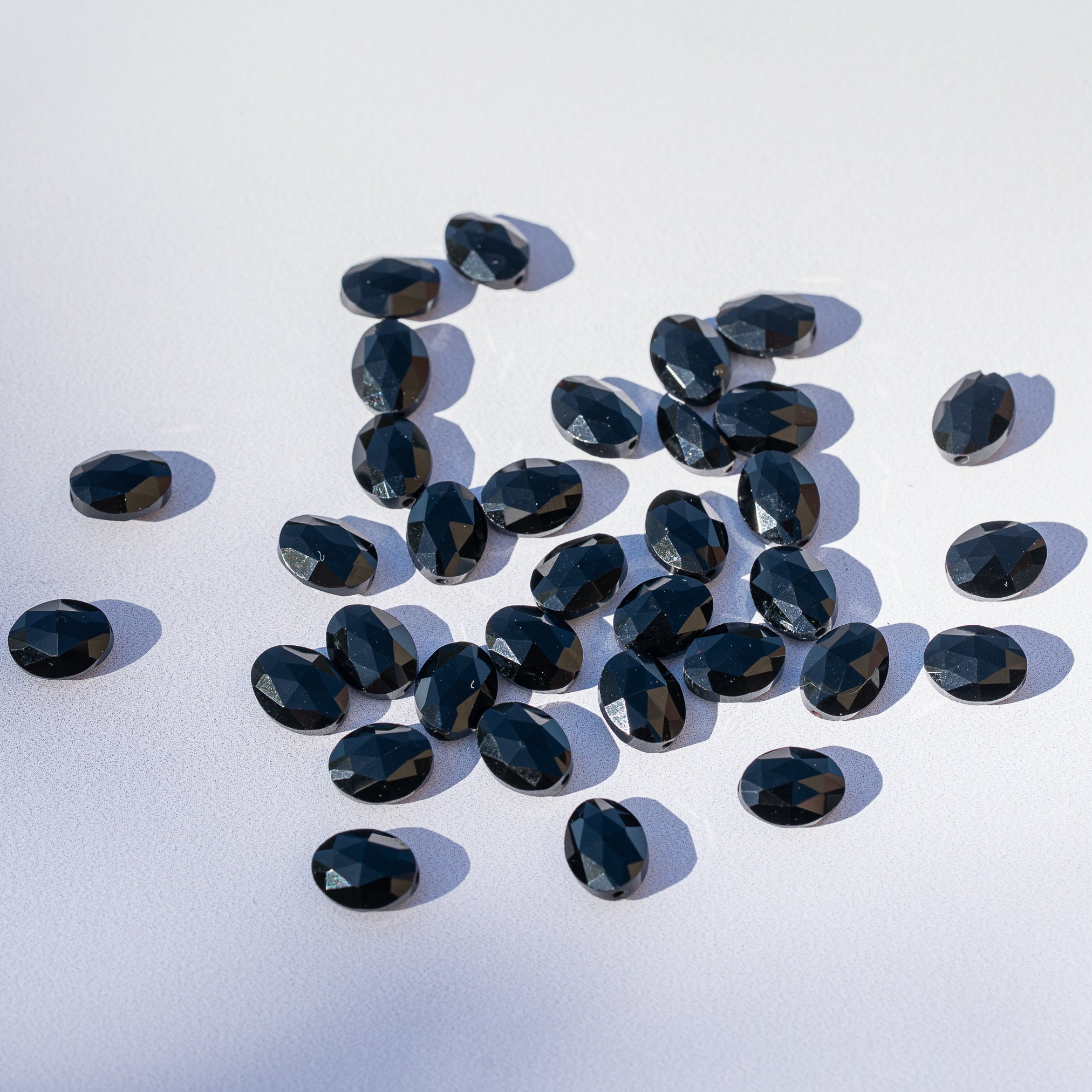 Perles ovales facettes en Obsidienne noire de 10 mm ( lot de 2 perles )