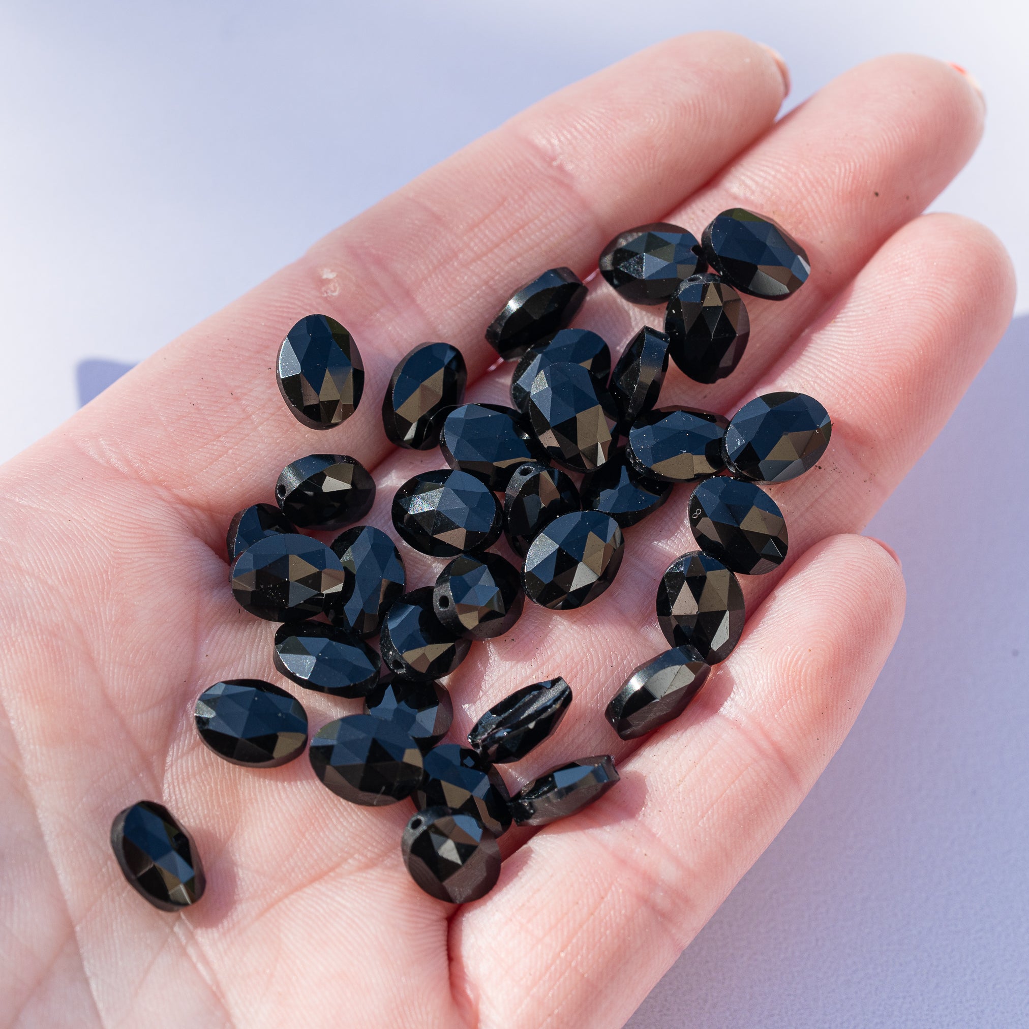 Perles ovales facettes en Obsidienne noire de 10 mm ( lot de 2 perles )