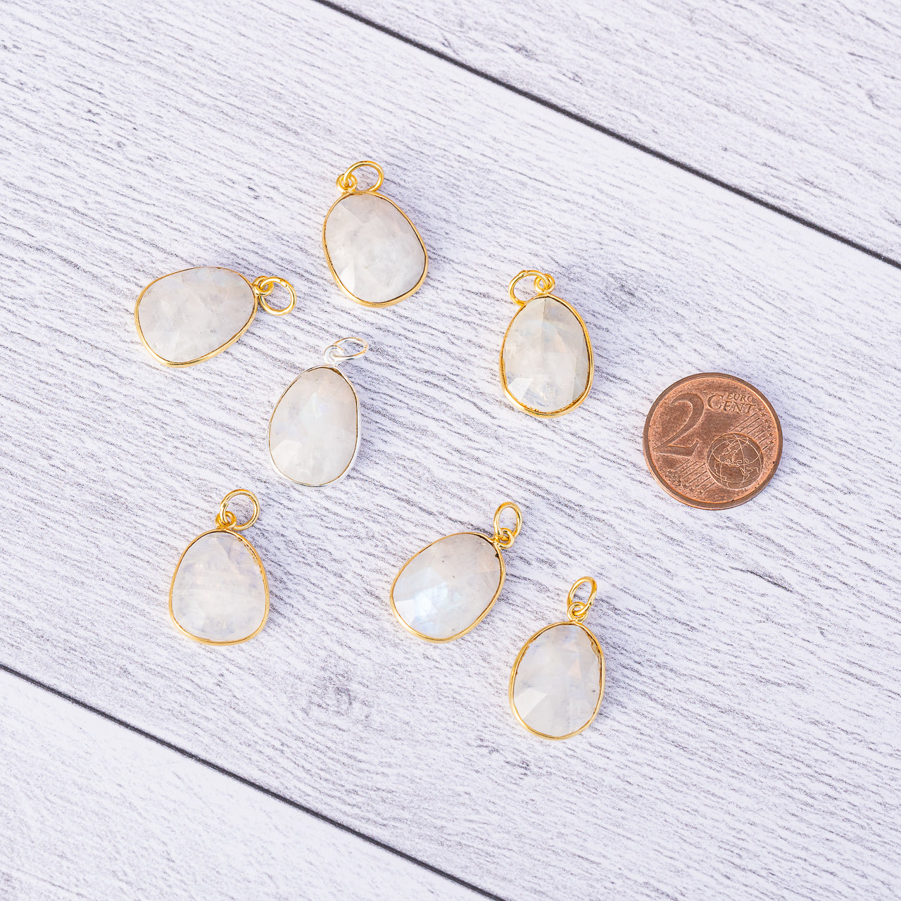 Les pendentifs " Nidhih " en Labradorite blanche et argent 925 plaqué or ou argent 925