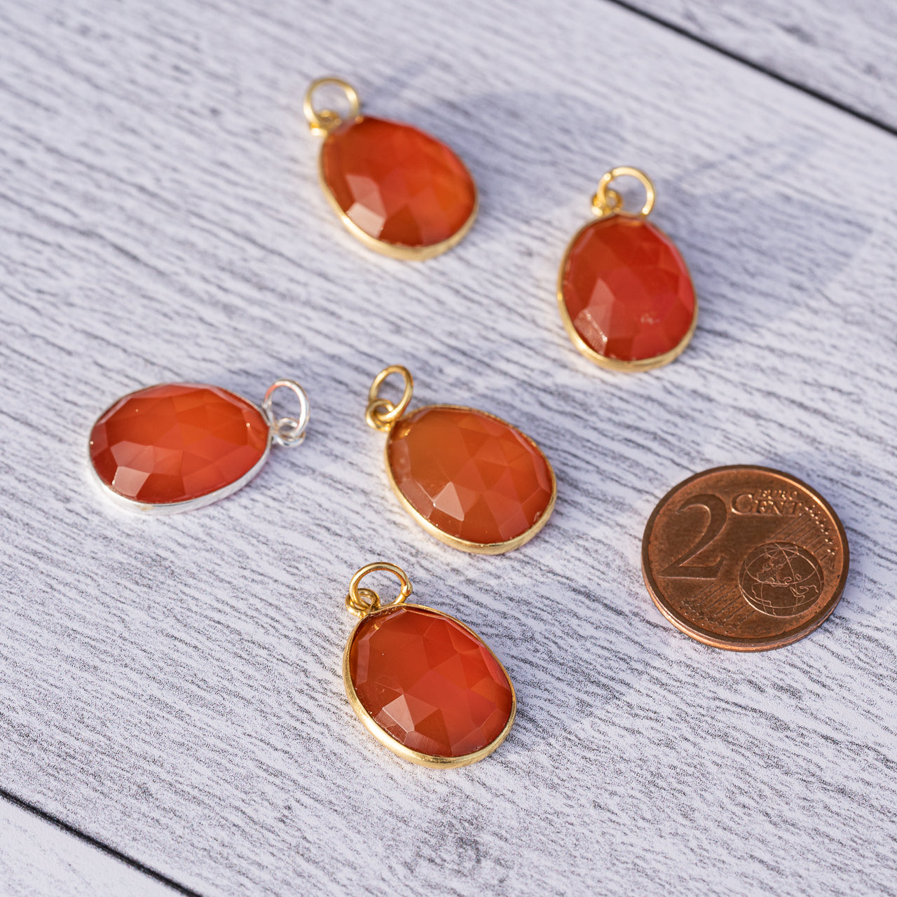 Les pendentifs " Nidhih " en Cornaline et argent 925 plaqué or