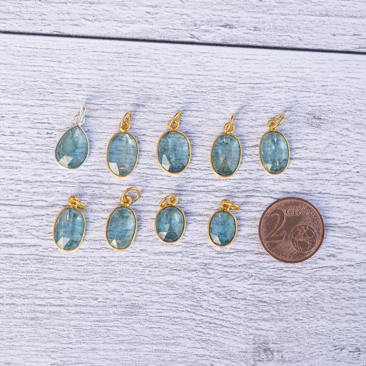Les pendentifs " Nidhih " en Cyanite bleu sarcelle et argent 925 de env 13/15 mm