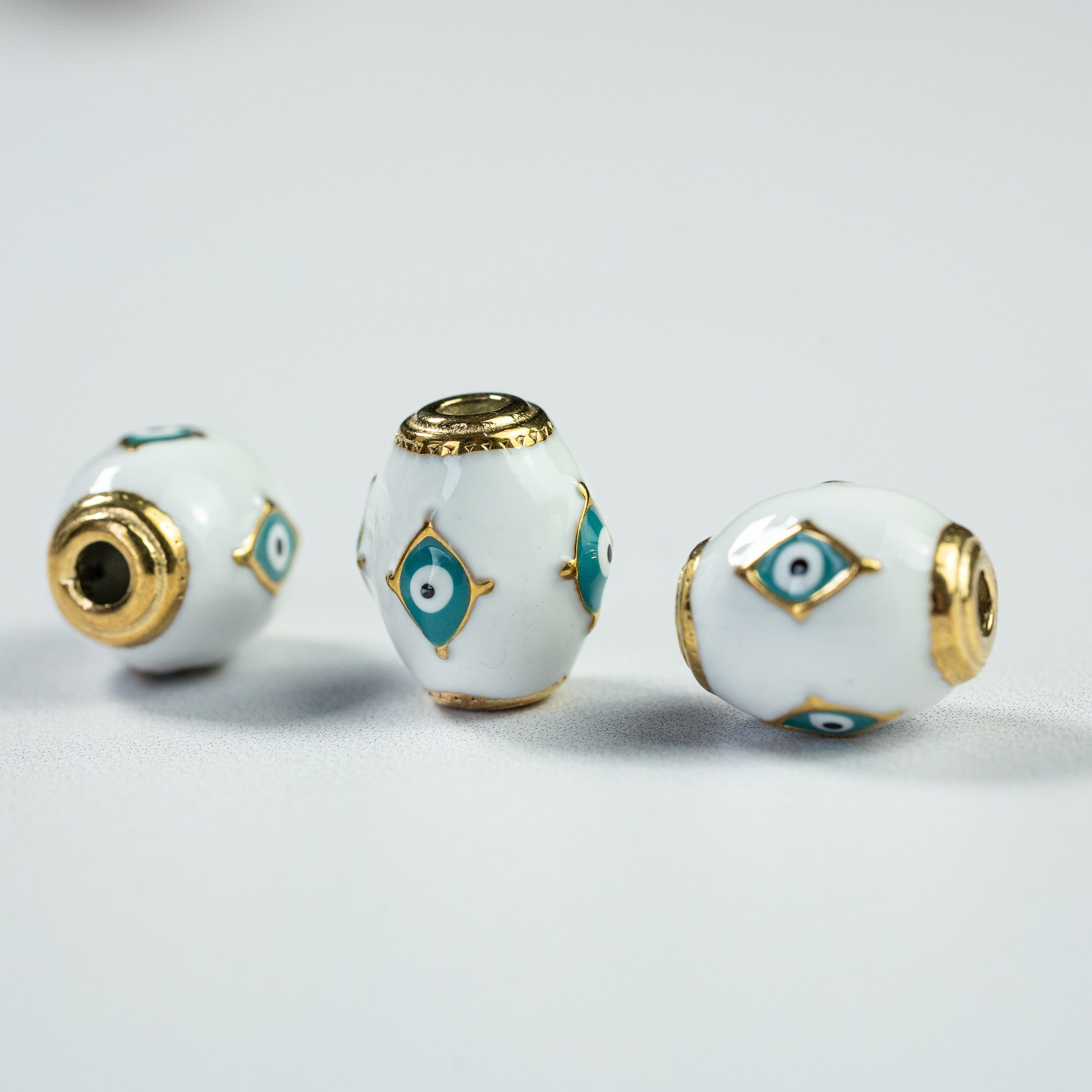 Perles ovales émaillées oeil en acier inox plaqué or 18K de 14,5 mm ( à l&