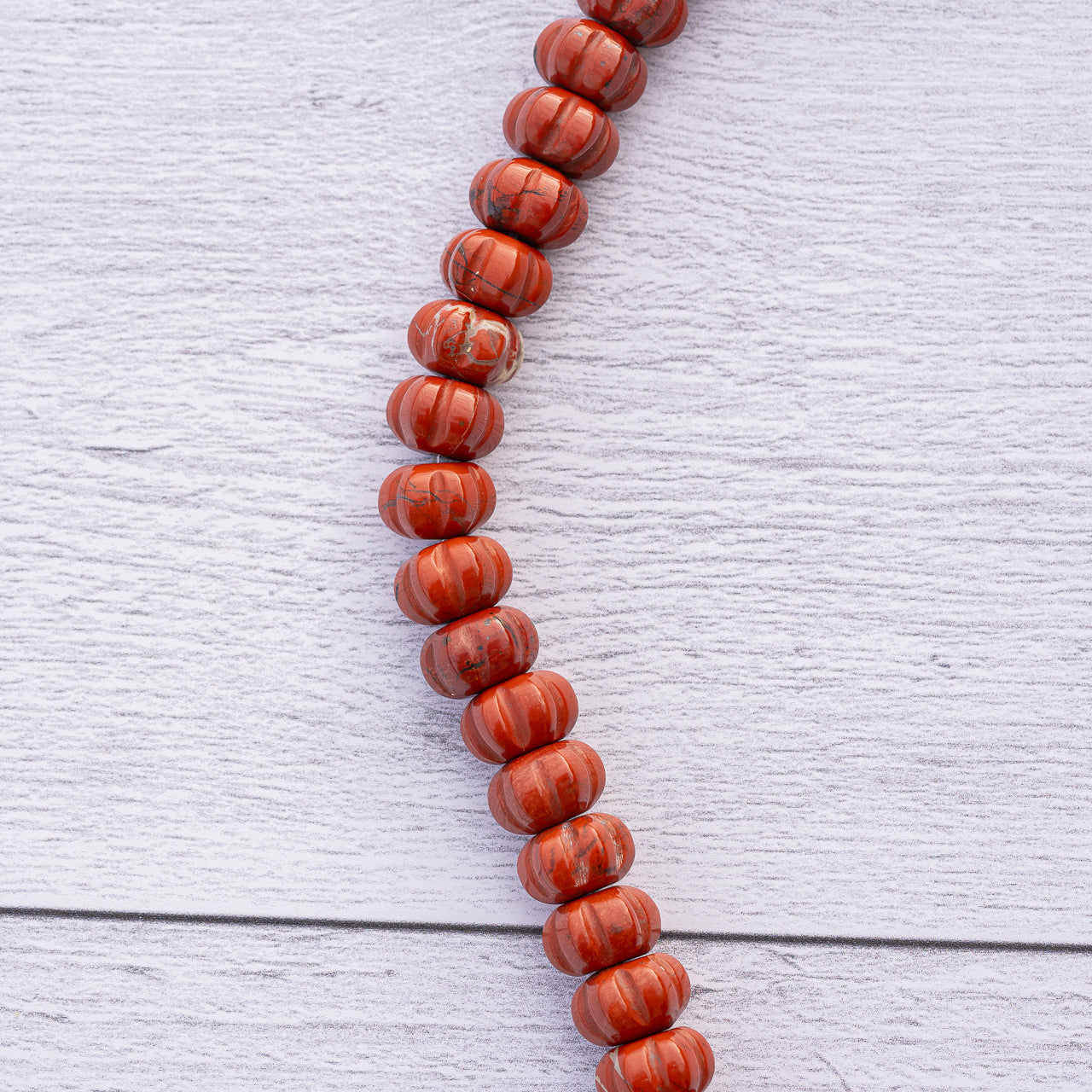 Perles rondelles sculptées " citrouilles " en Jaspe rouge de env 12 x 8 mm ( à l&