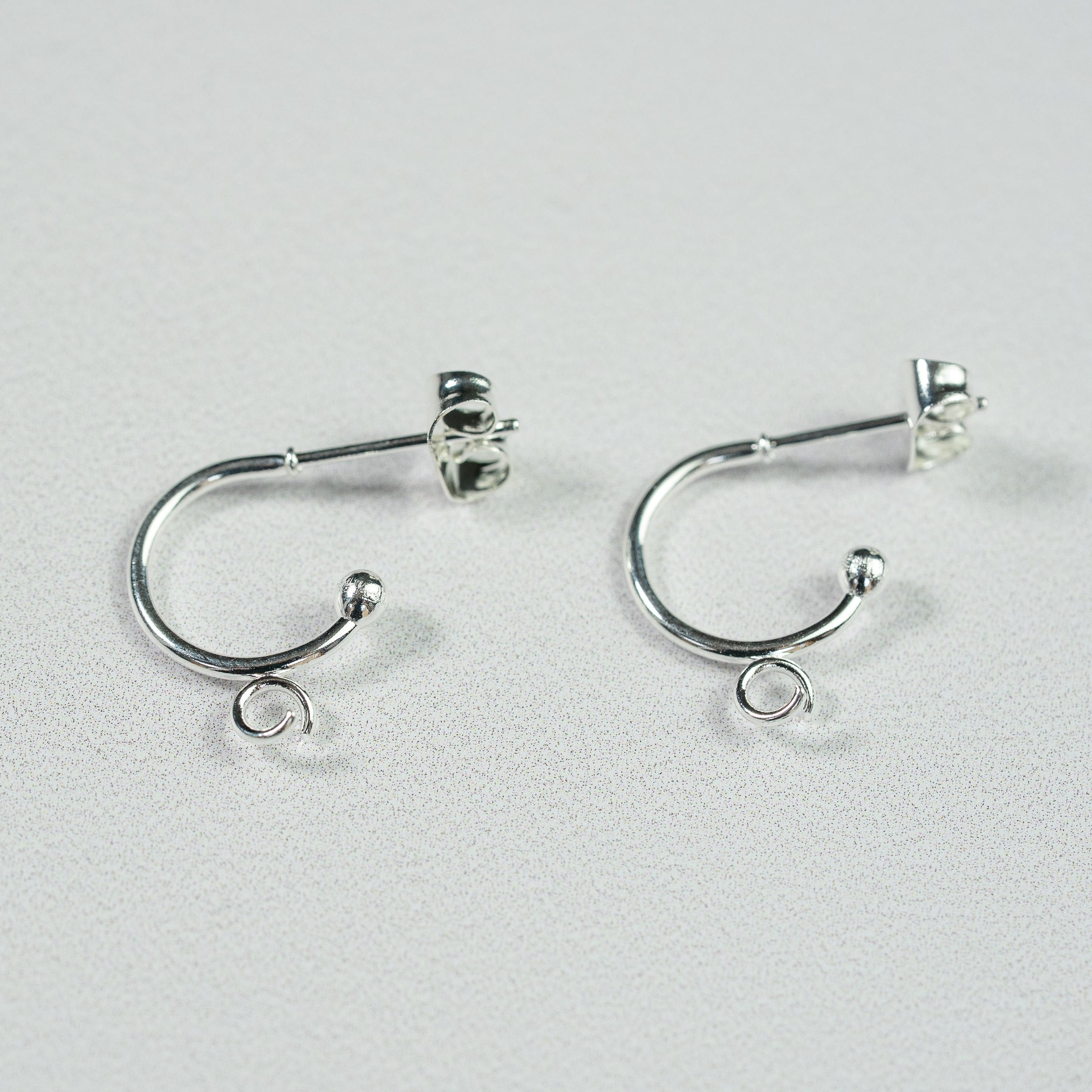 Demi-créoles avec boucle en acier inoxydable argenté de 12,5 mm ( la paire )