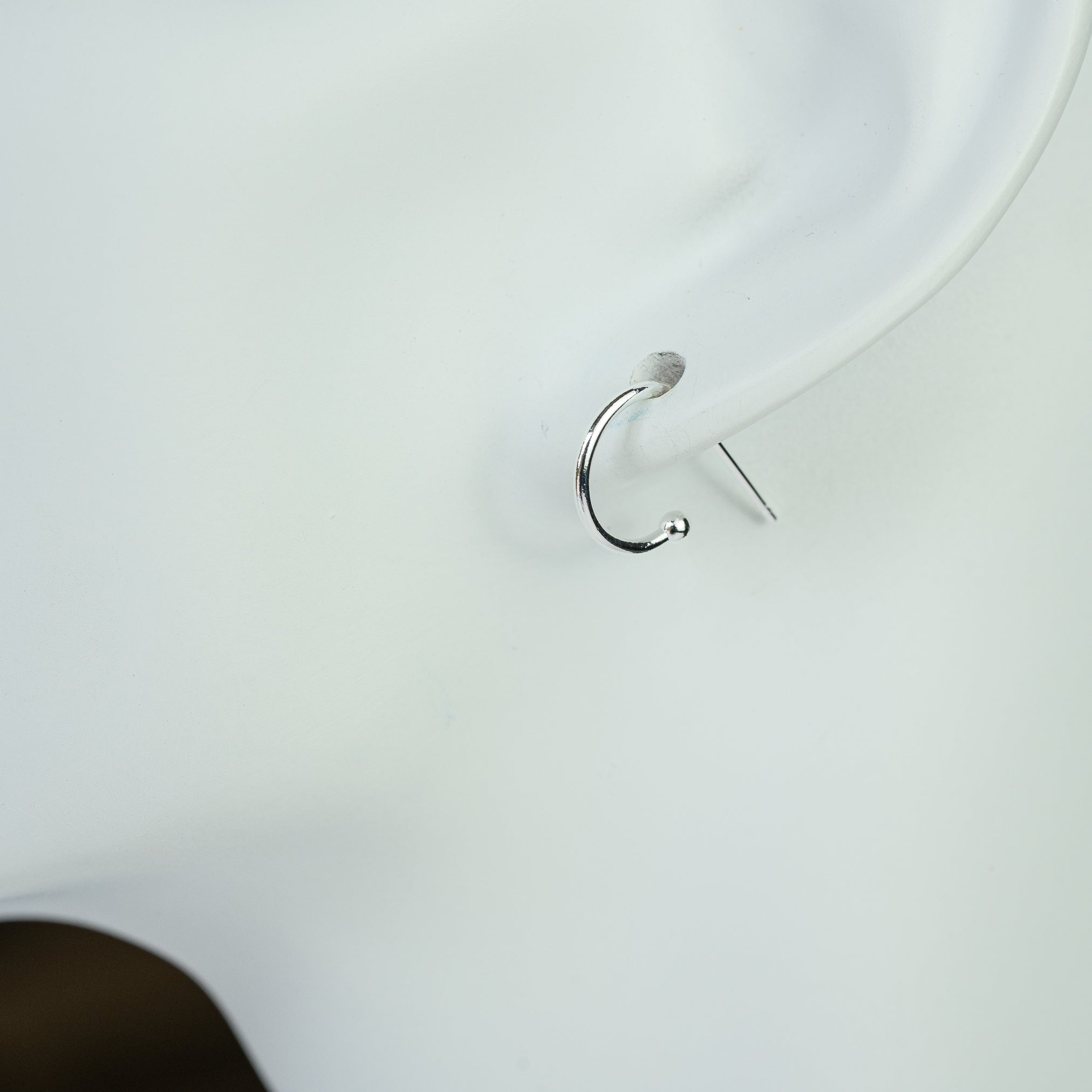 Demi-créoles en acier inoxydable argenté de 12,5 mm ( la paire )