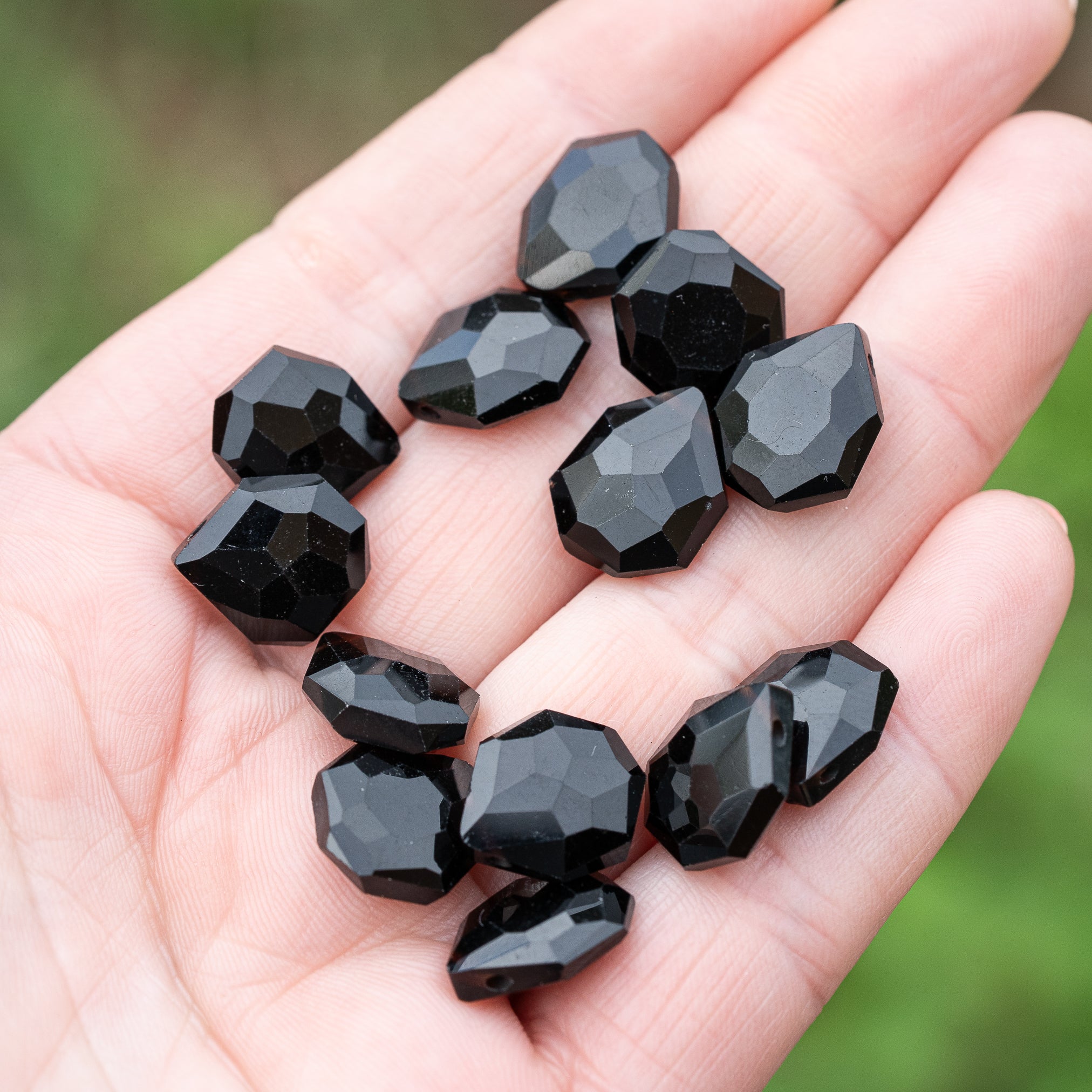 Perles gouttes facettes en Obsidienne noire de env 14 mm ( à l&