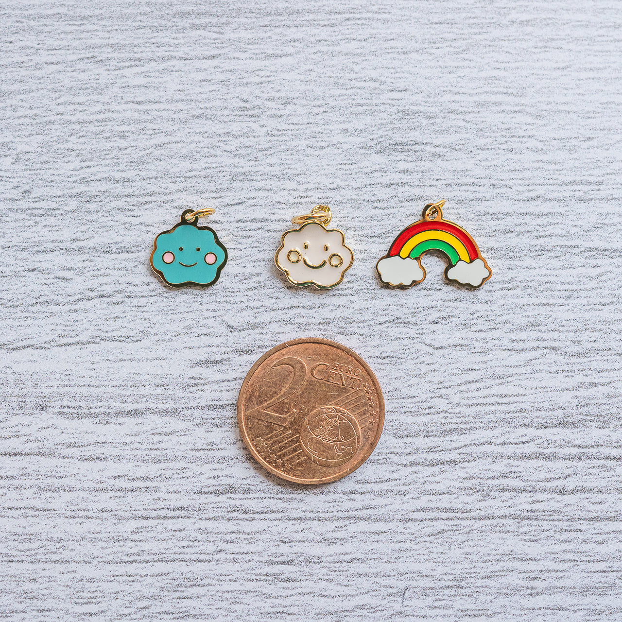 Petites breloques nuage émaillées au choix, en inox ou laiton plaqué or ( à l&