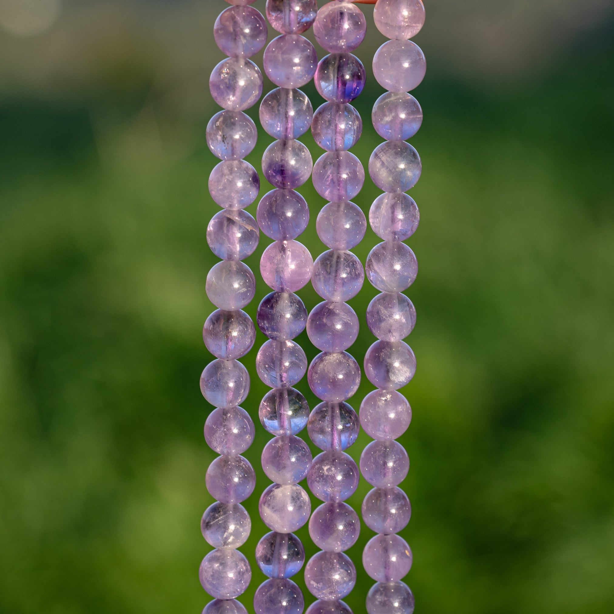 Perles rondes lisses en Améthyste violet clair de 8,5 mm ( rang de env 46 perles )