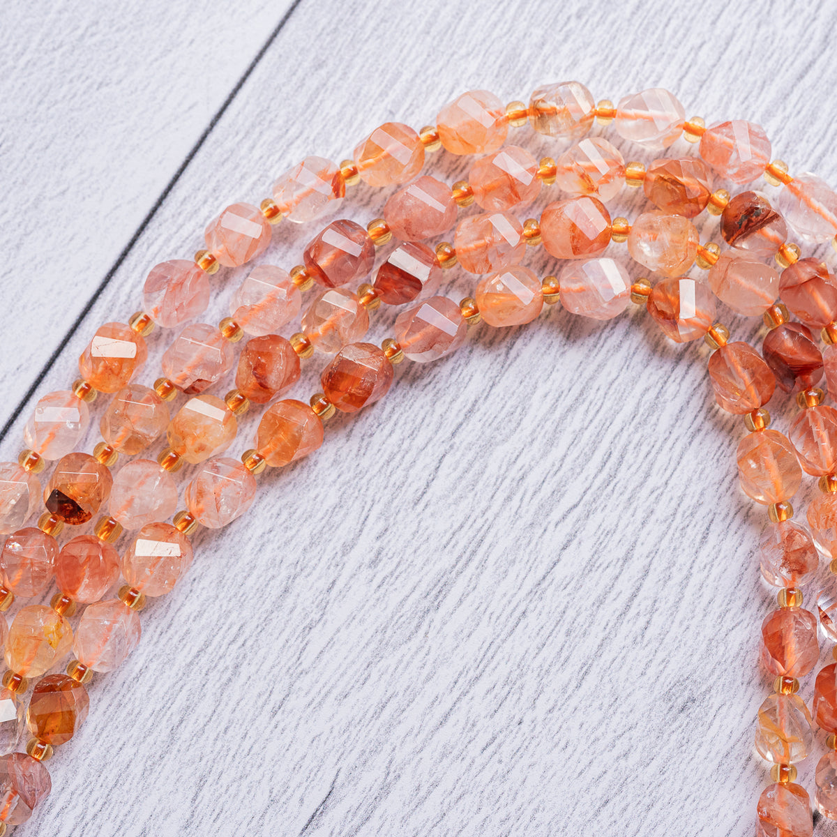 Perles rondes torsadées facettes de Quartz hématoide de 8 mm ( lot de 4 perles )