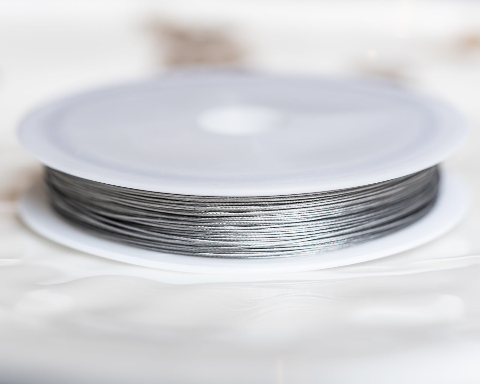 Fil câblé en acier inoxydable argenté de 0,38 mm ( bobine de 60 mètres )