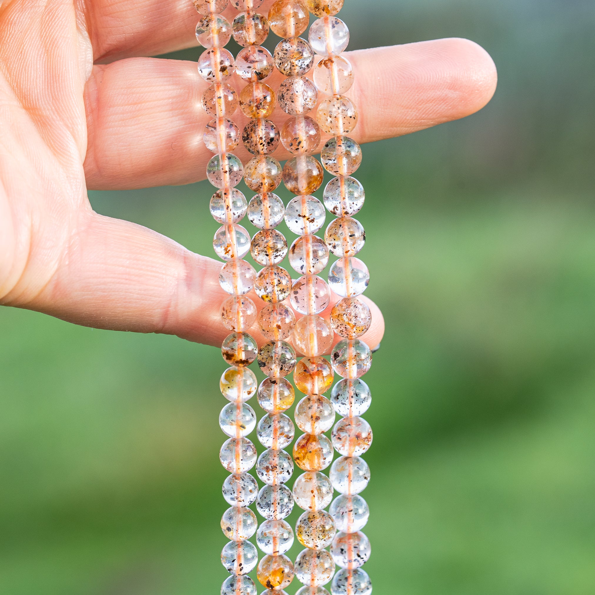 Perles rondes lisses de Quartz à inclusions de 6/7 mm ( par 1/2 rang )