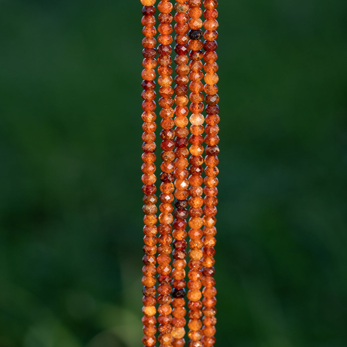 Perles rondelles facettes de Grenat hessonite de 3,8 mm ( rang de env 140 perles )