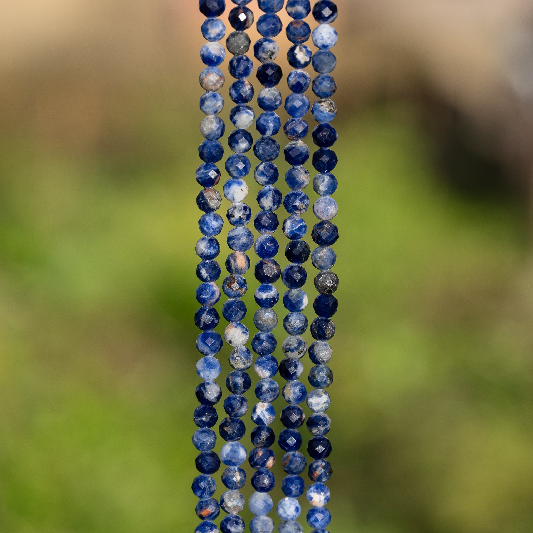 Perles rondes facettes de Sodalite de 3,8 mm ( rang de env 100 perles )