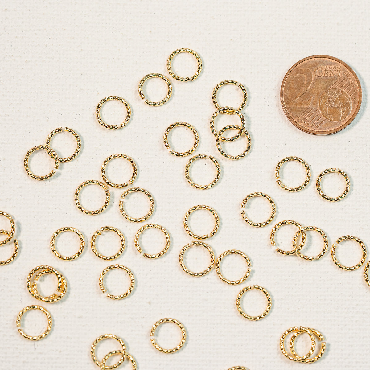 Anneaux de jonctions torsadés en laiton plaqué or 18k de 8 x 1 mm ( lot de 4 )