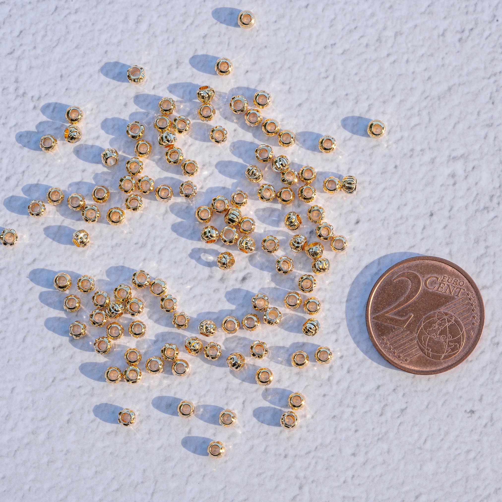 Perles rondelles texturées en laiton plaqué or 18k de 3 x 2,5 mm ( lot de 6 )