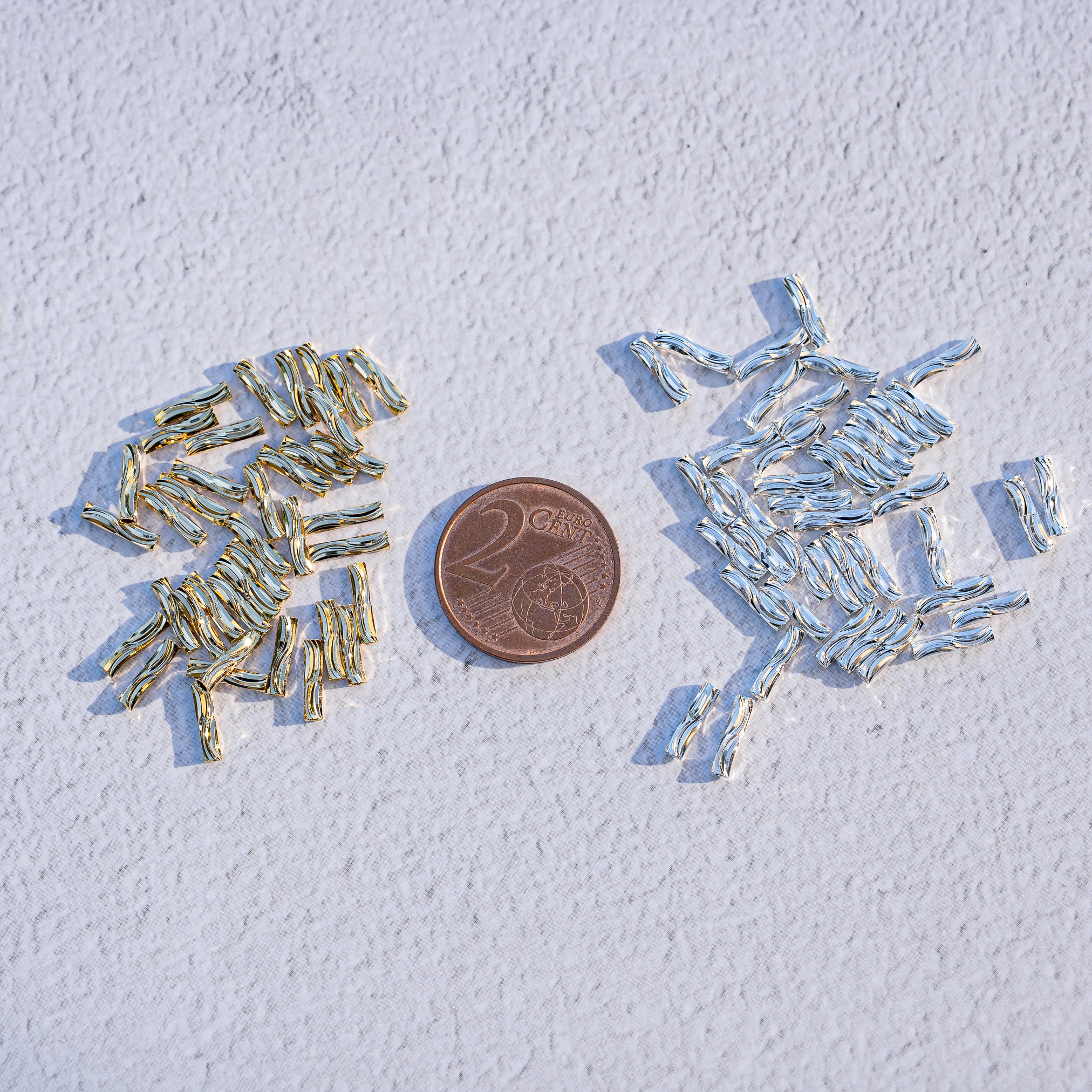 Perles tubes striées en laiton plaqué or 24k ou argent 925 de 8 x 2 mm ( lot de 6 )
