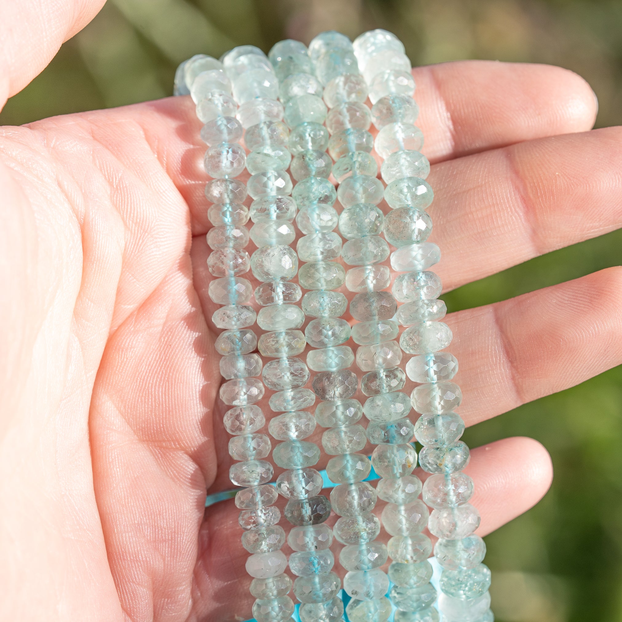 Perles rondelles facettes en Aigue-marine de env 6/7,5 x 3,5/5 mm ( lot de 2 perles )