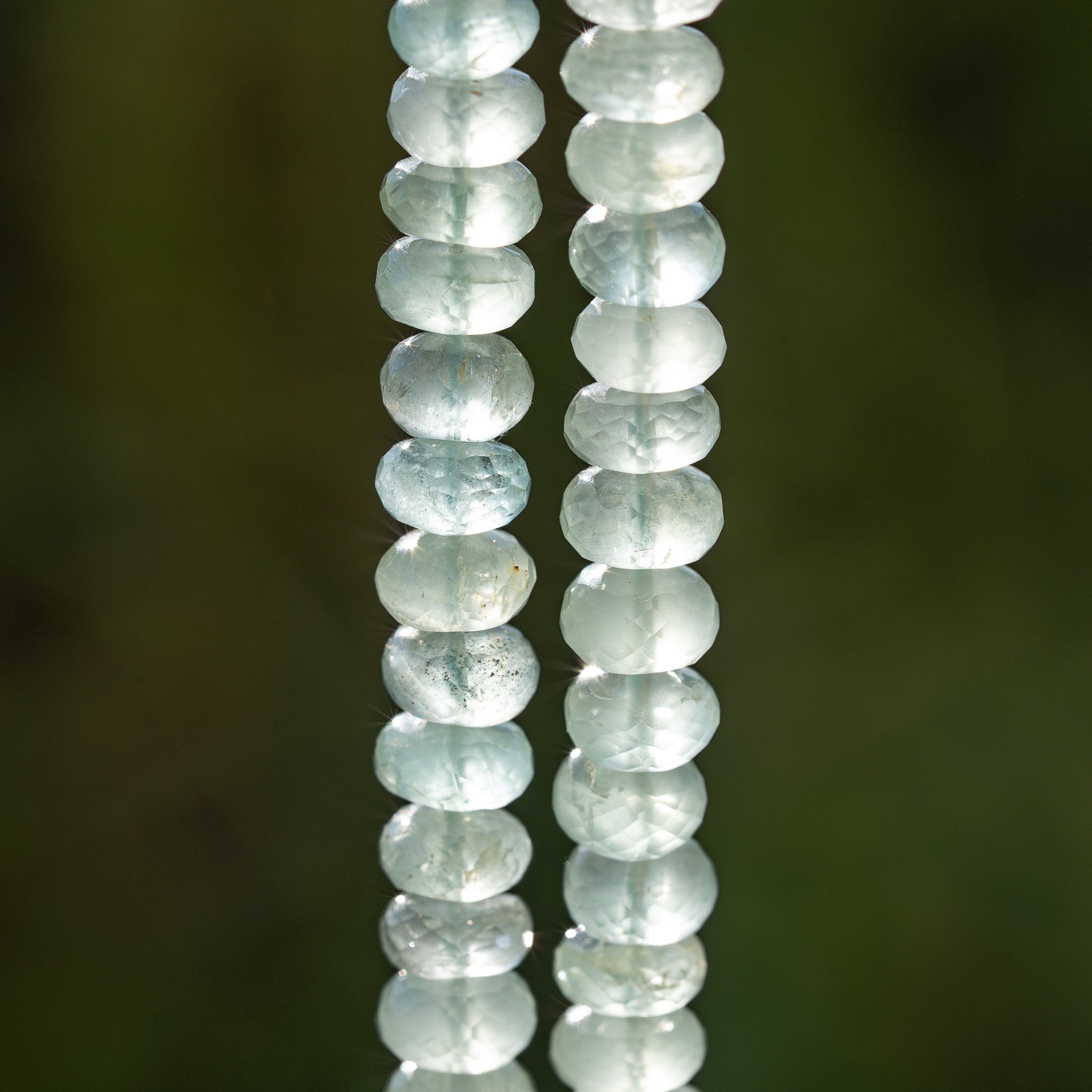Fil de 25 cm de perles rondelles facettes en Aigue-marine de env 7/9,5 x 3,5/6 mm