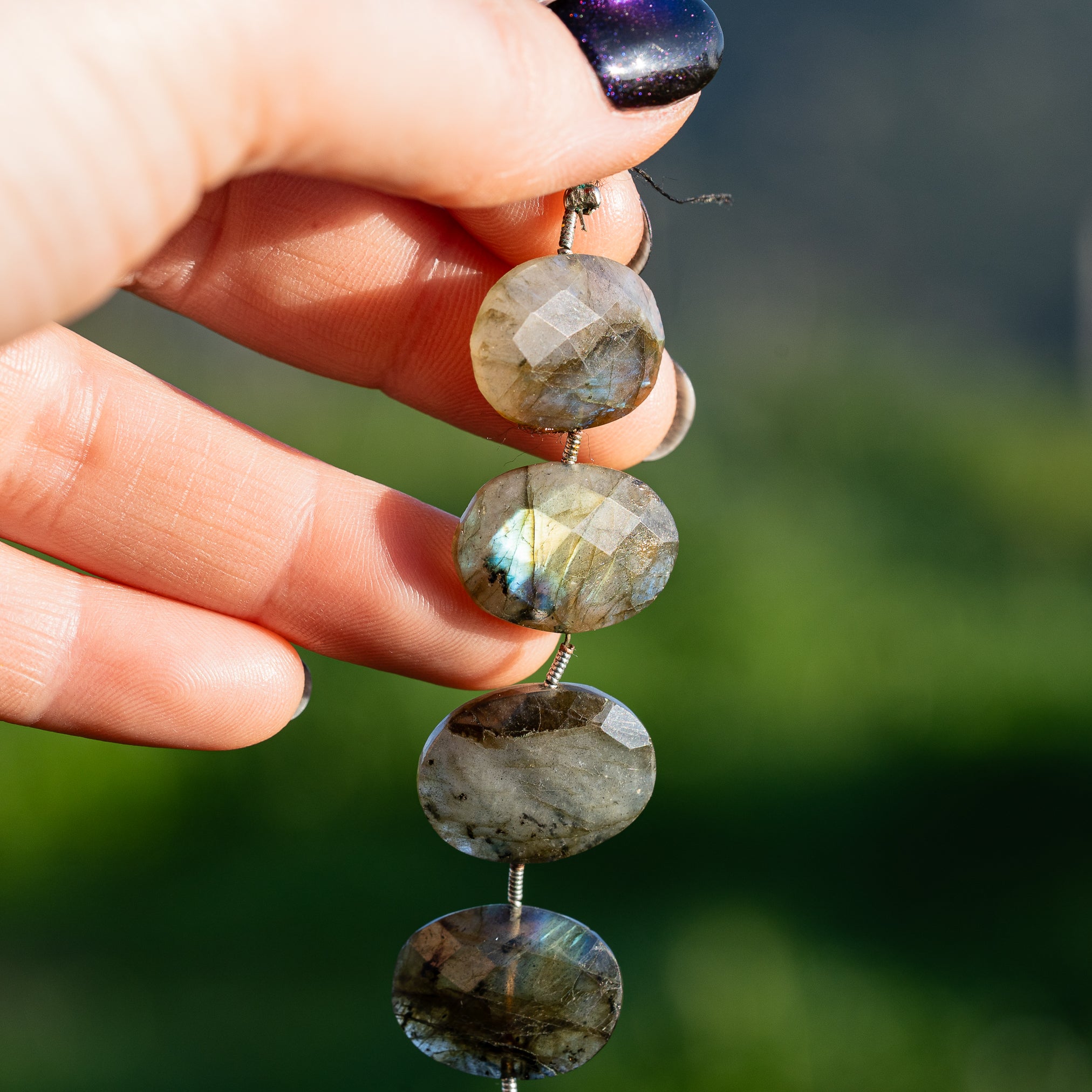 Perles ovales facettes de Labradorite de env 17 à 23 mm ( à l&