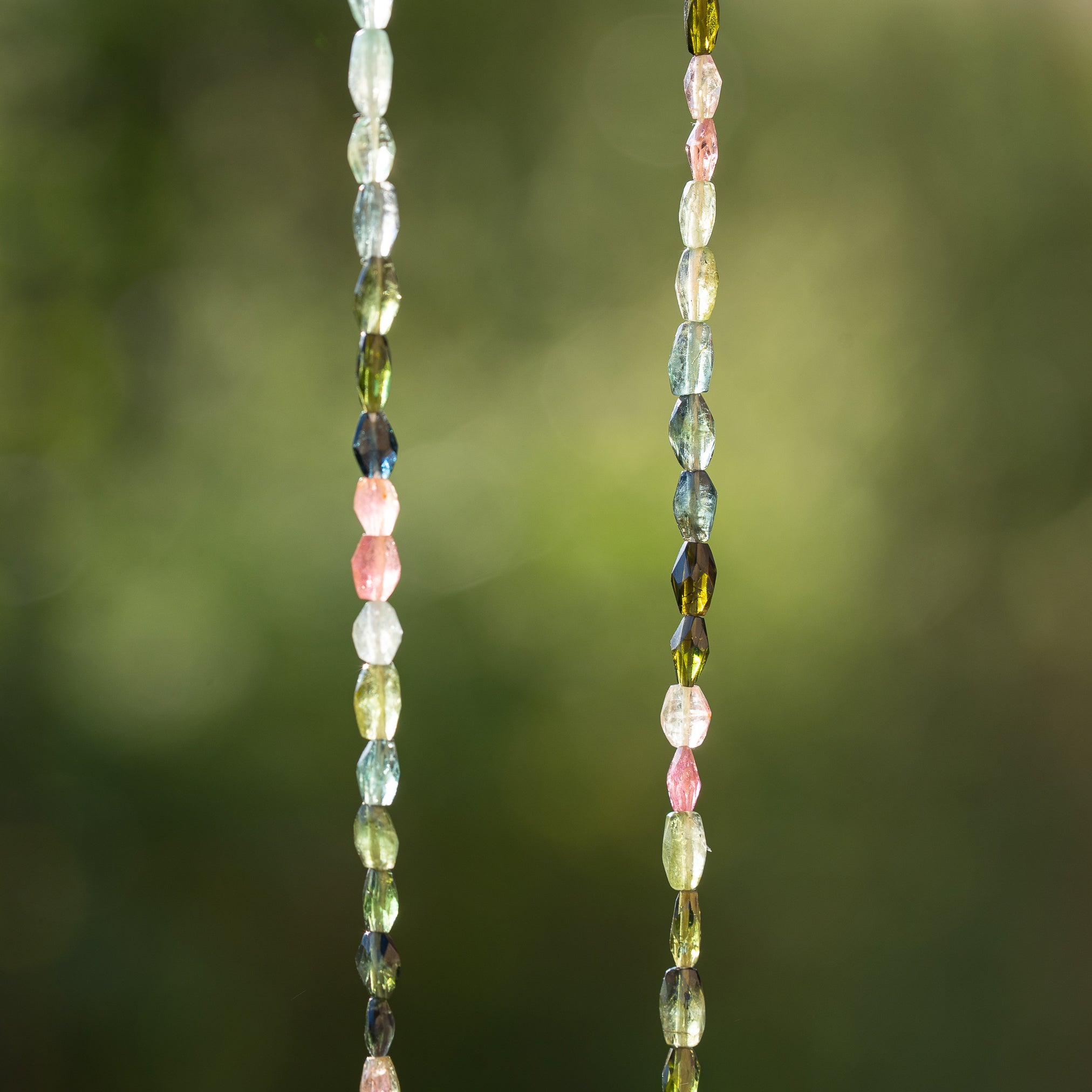 Perles ovales facettes de Tourmaline multicolore de env 4/6 mm au choix ( lot de 4 )